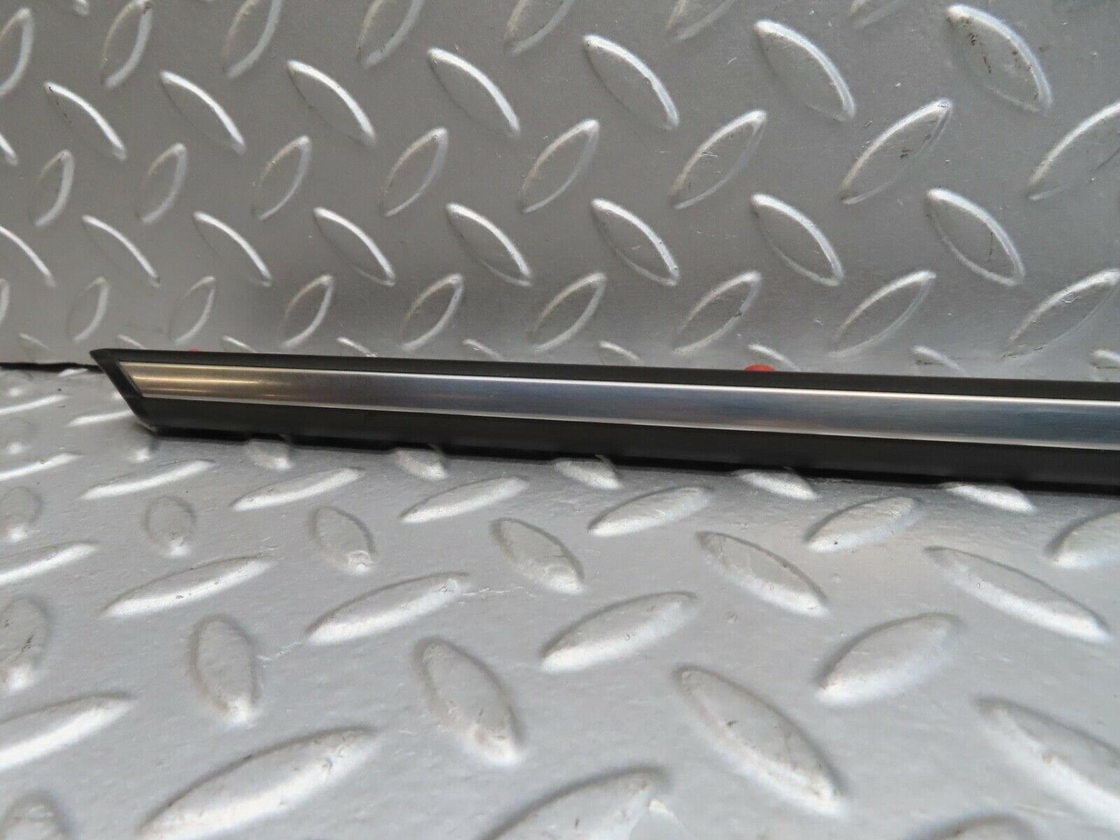 15836 Mercedes-Benz W123 280E Rear Left Door Centre Moulding Trim