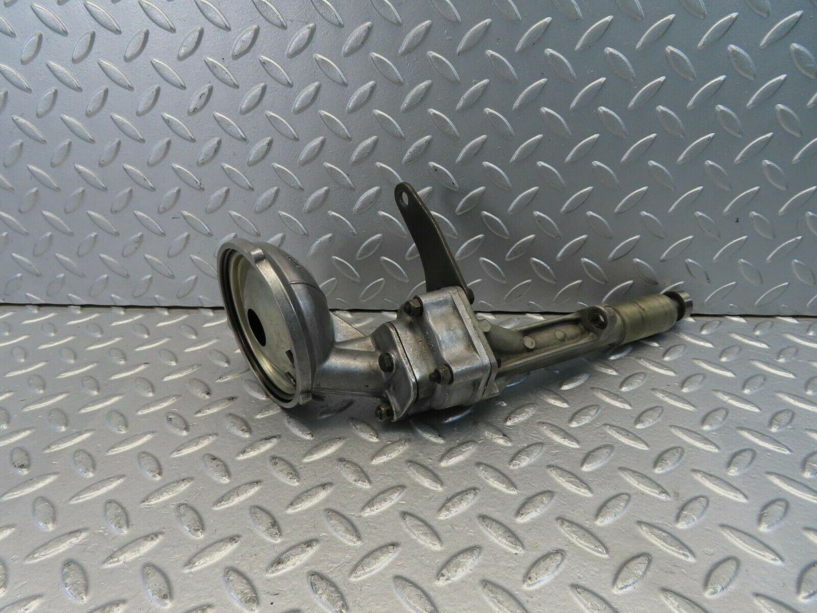 10952 Mercedes-Benz W115 220D Oil Pump