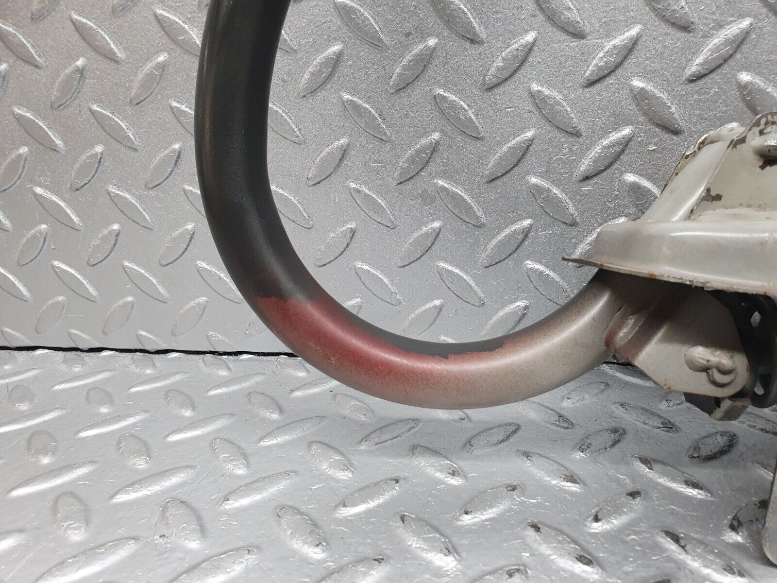 41192 Mercedes-Benz W126 300SE Trunk Hinge Right Side