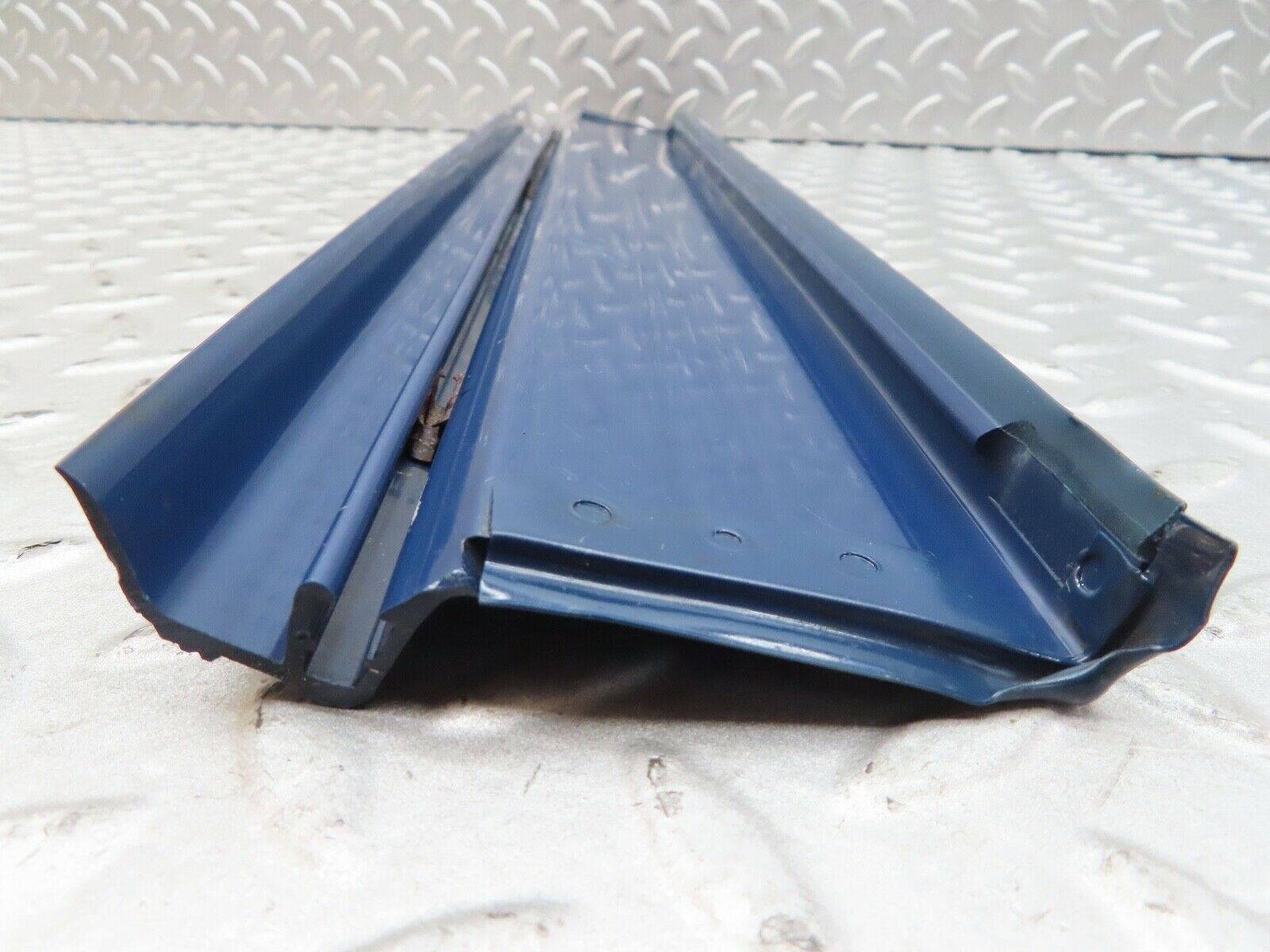 17534 Mercedes-Benz W116 450SEL Rear Left Door Sill Blue