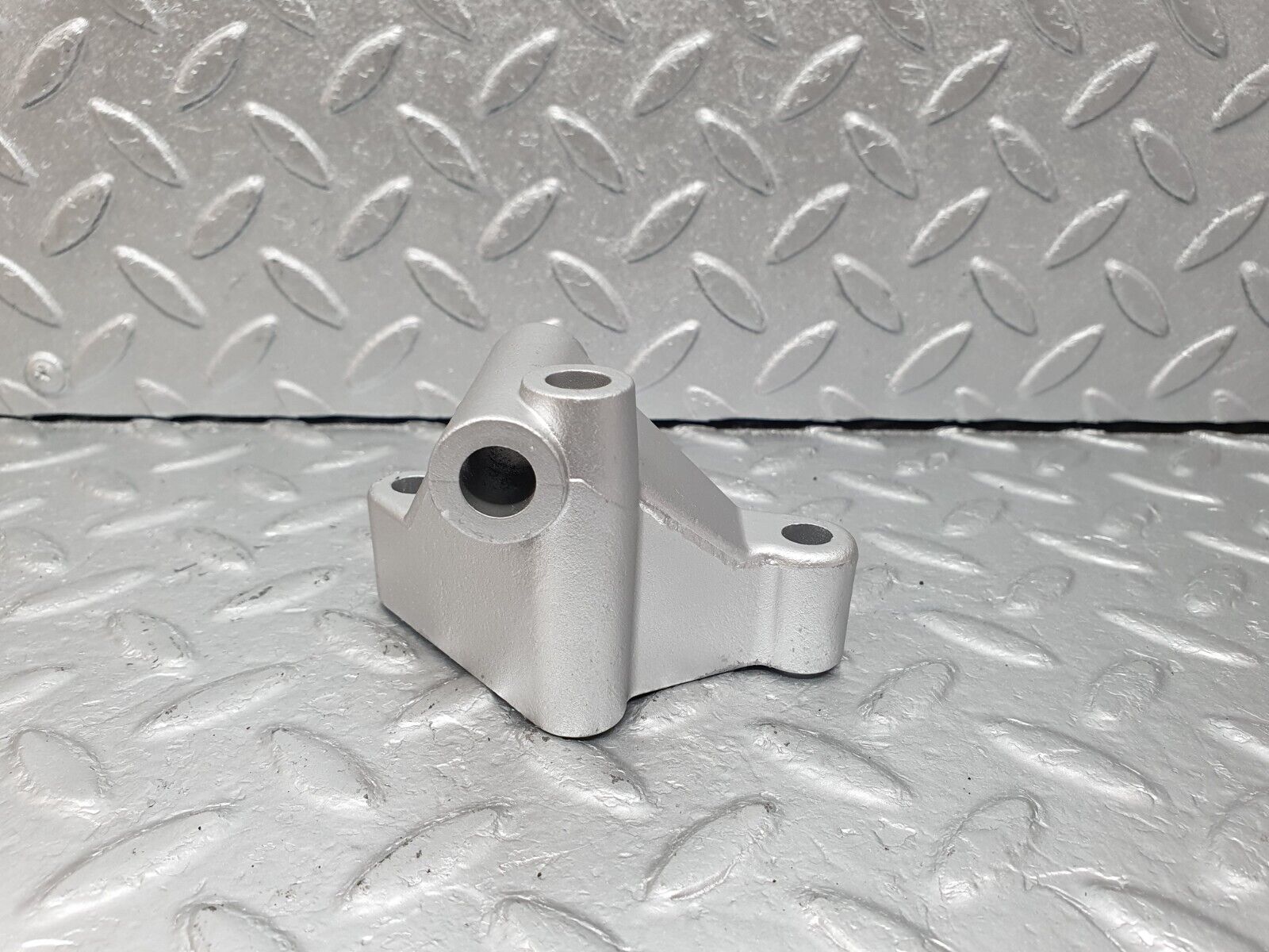 41524 Mercedes-Benz W124 200E Alternator Generator Support Bracket 1021550835