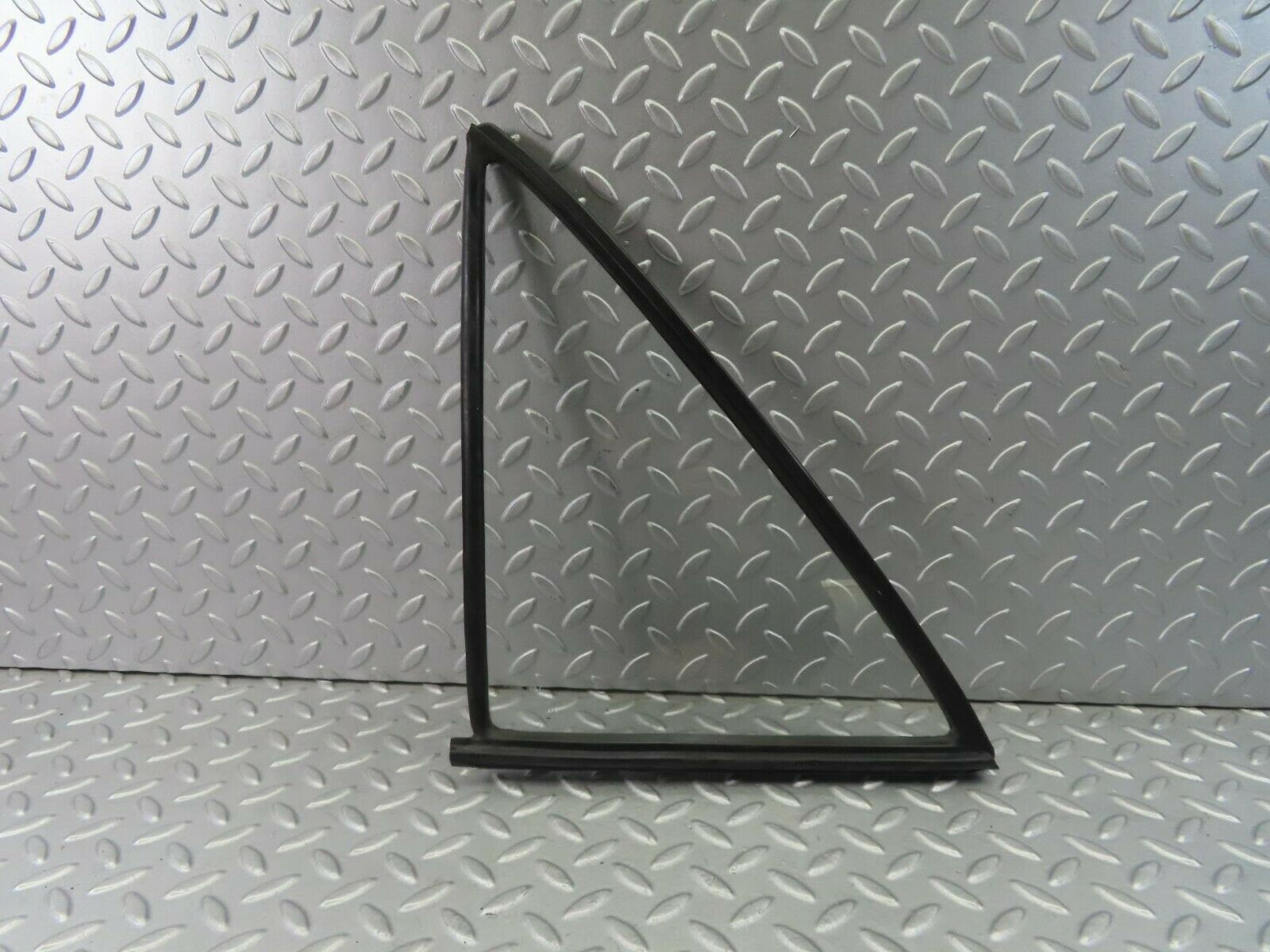 8282 Mercedes-Benz W115 Rear Left Quarter Glass