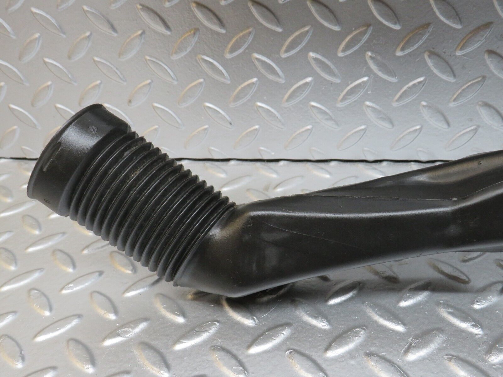 34341 Mercedes-Benz C126 380SEC Coupe Air Duct Heating Pipe 1268310646