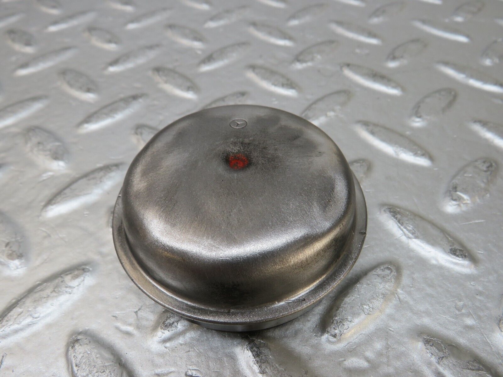 26699 Mercedes-Benz C124 220CE Coupe Wheel Hub Locking Cap