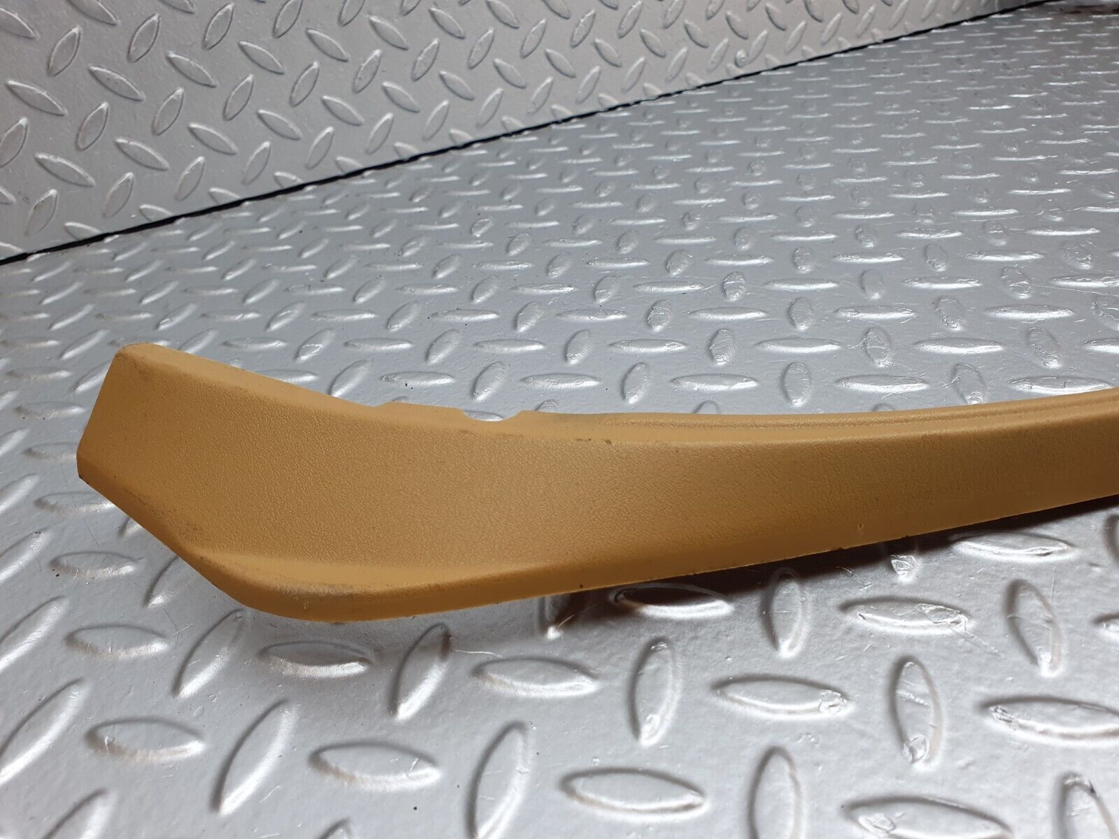 41571 Mercedes-Benz W124 200E Front Left Door Window Frame Trim Palomino 1247350171