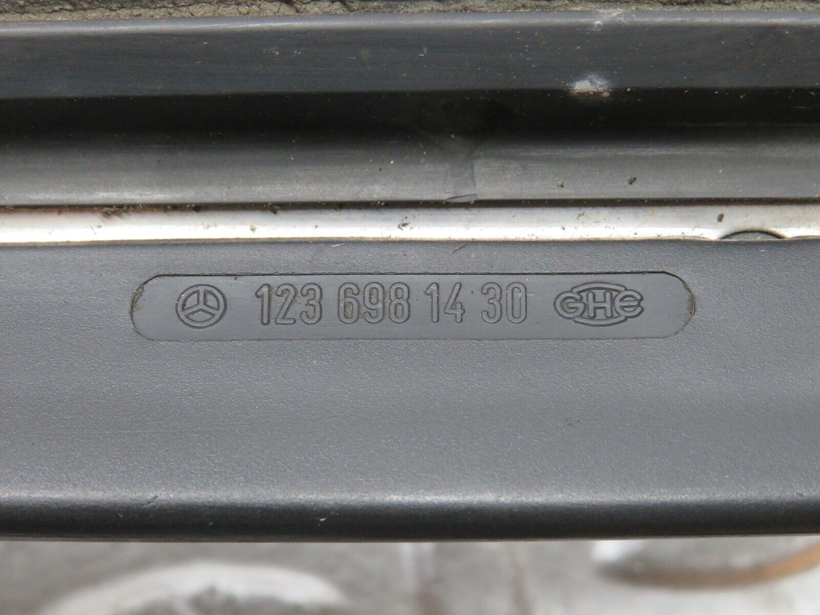 32219 Mercedes-Benz W123 230E Roof Chrome Right Moulding Trim