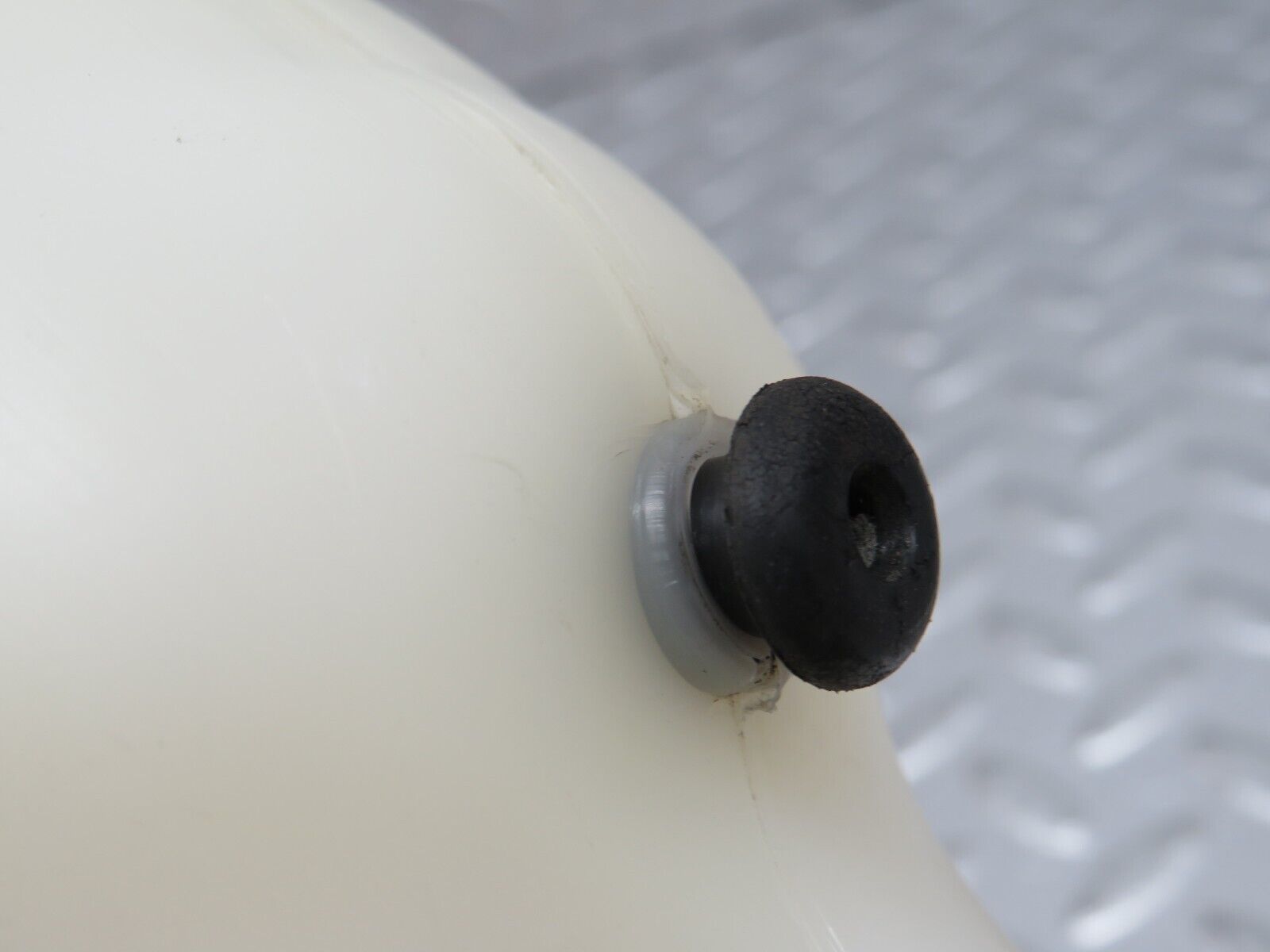 32427 Mercedes-Benz S124 300TE Wagon Vacuum Reservoir Tank