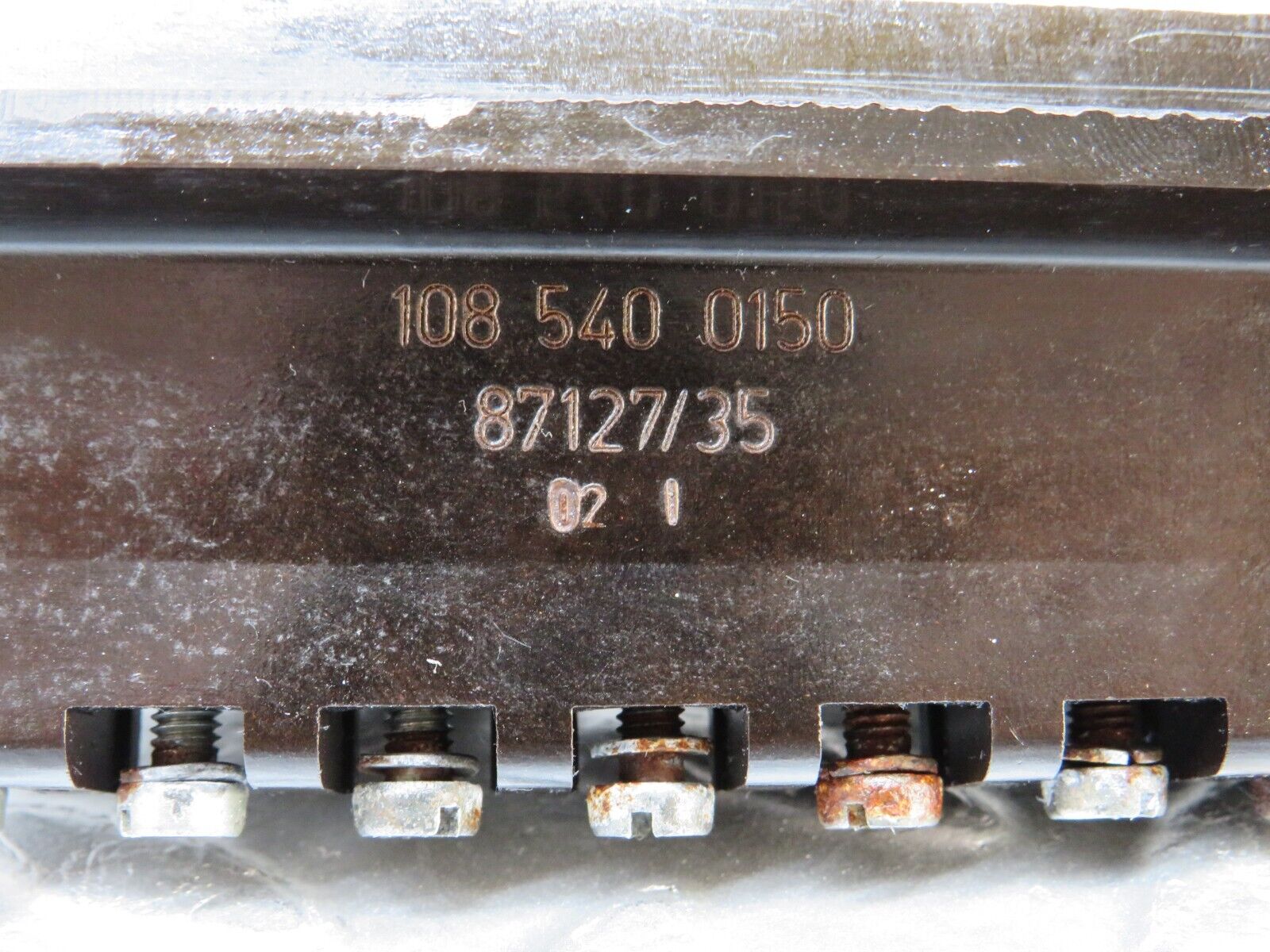 37449 Mercedes-Benz W109 300SEL Fuse Box 1085400150