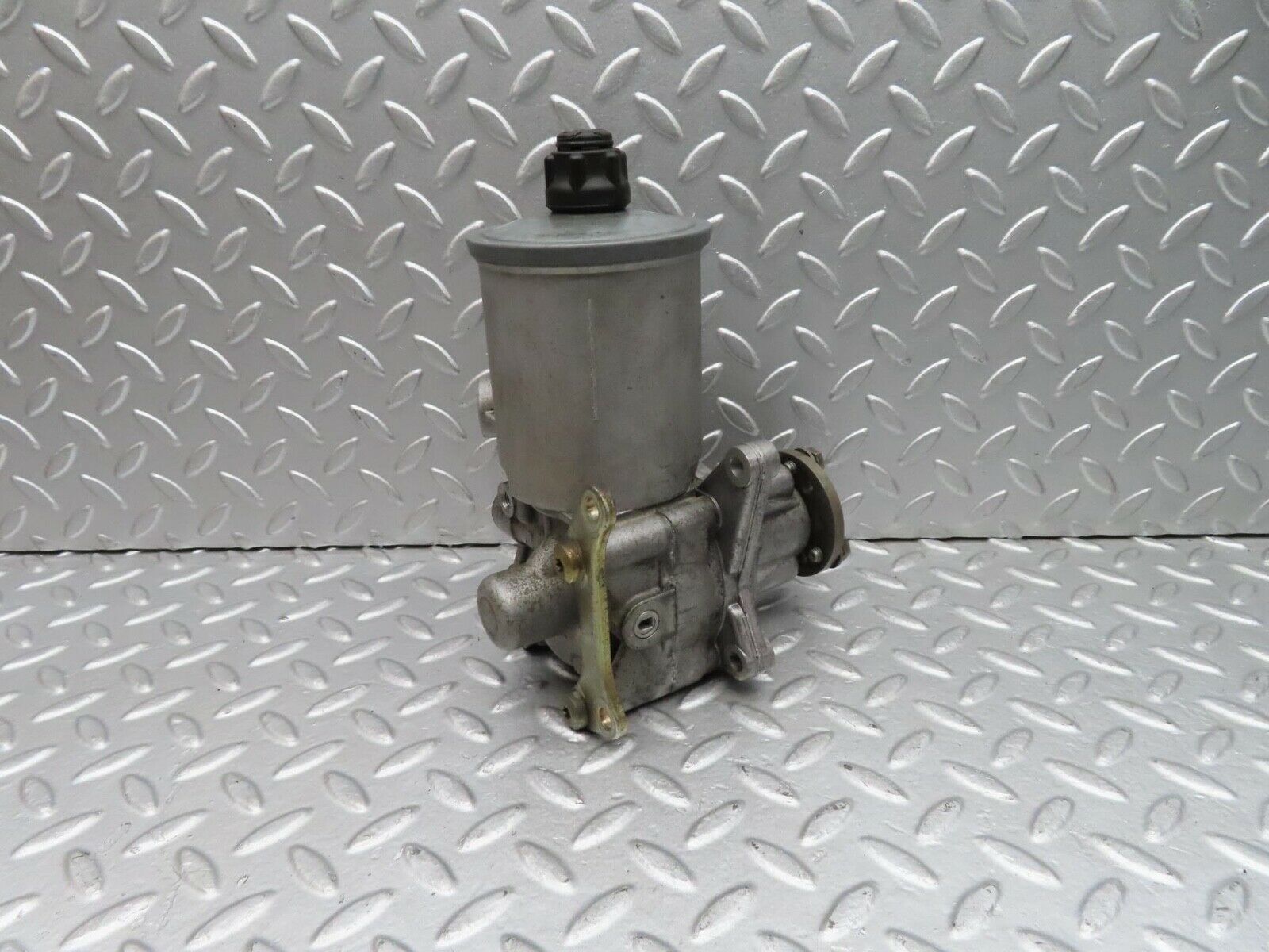 14970 Mercedes-Benz W140 S320 Power Steering Pump 7682501121 1404600580
