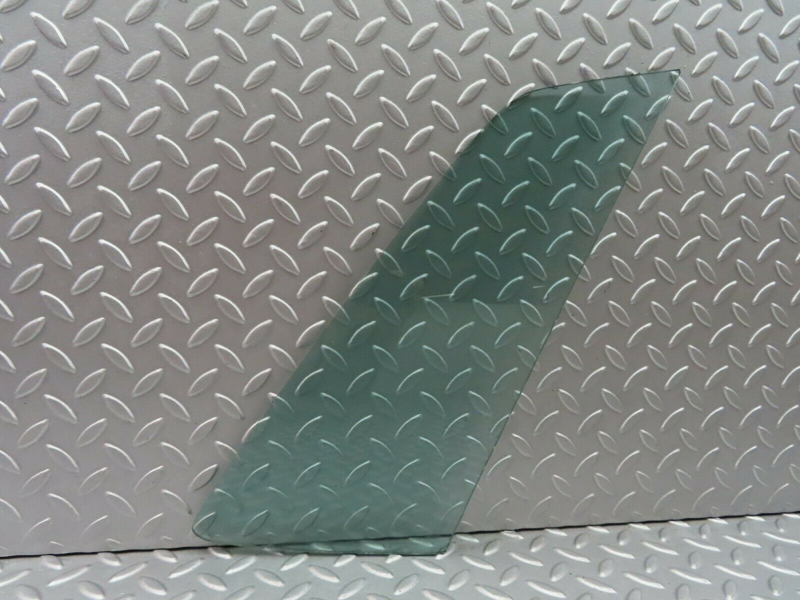 6922 Mercedes-Benz C107 350SLC Coupe Rear Right Quarter Window Glass