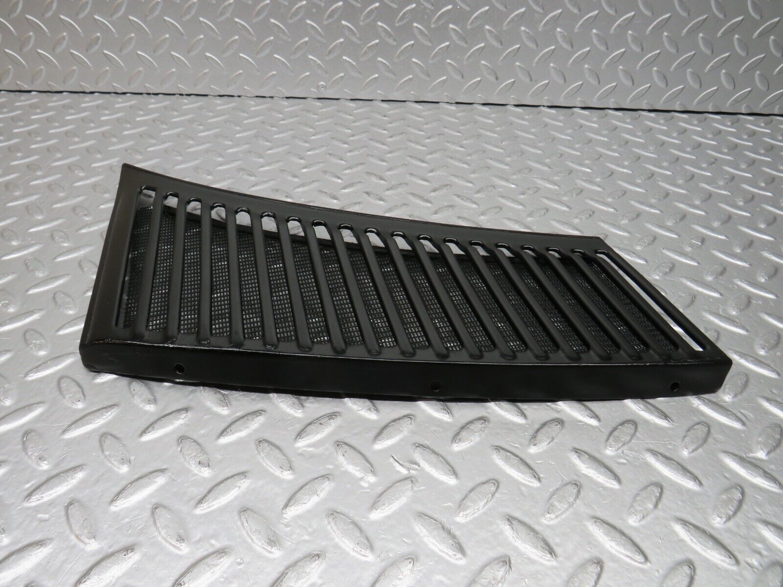 0837 Mercedes-Benz C107 350SLC Coupe Air Intake Grill Right Side