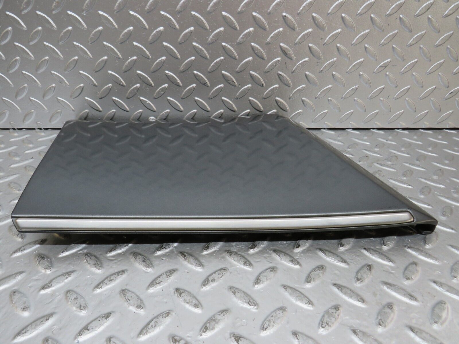 26399 Mercedes-Benz C124 220CE Front Left Fender Wing Moulding Trim 1246903540