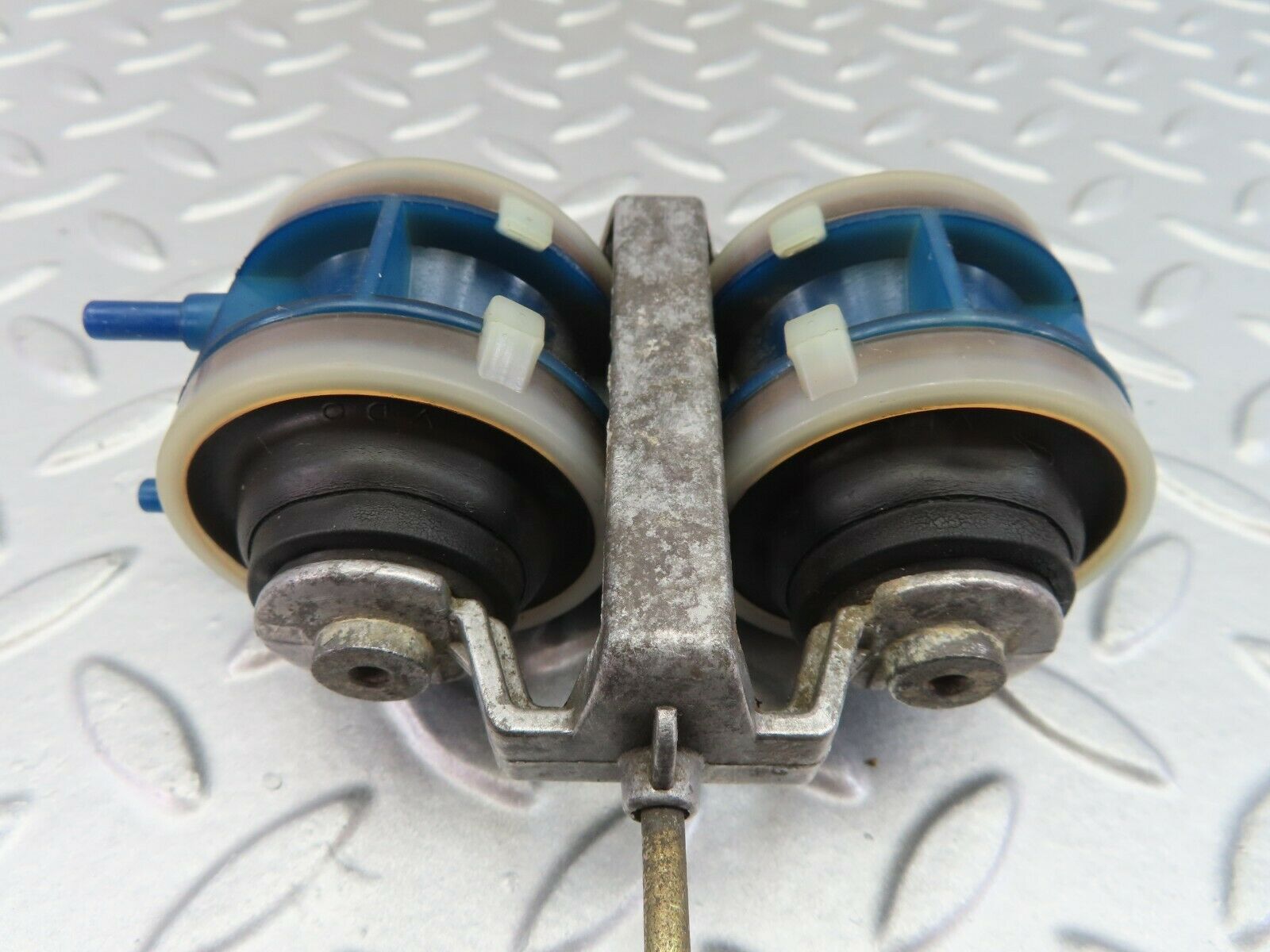 7353 Mercedes-Benz W116 450SE Door Lock Vacuum Actuator Front Right