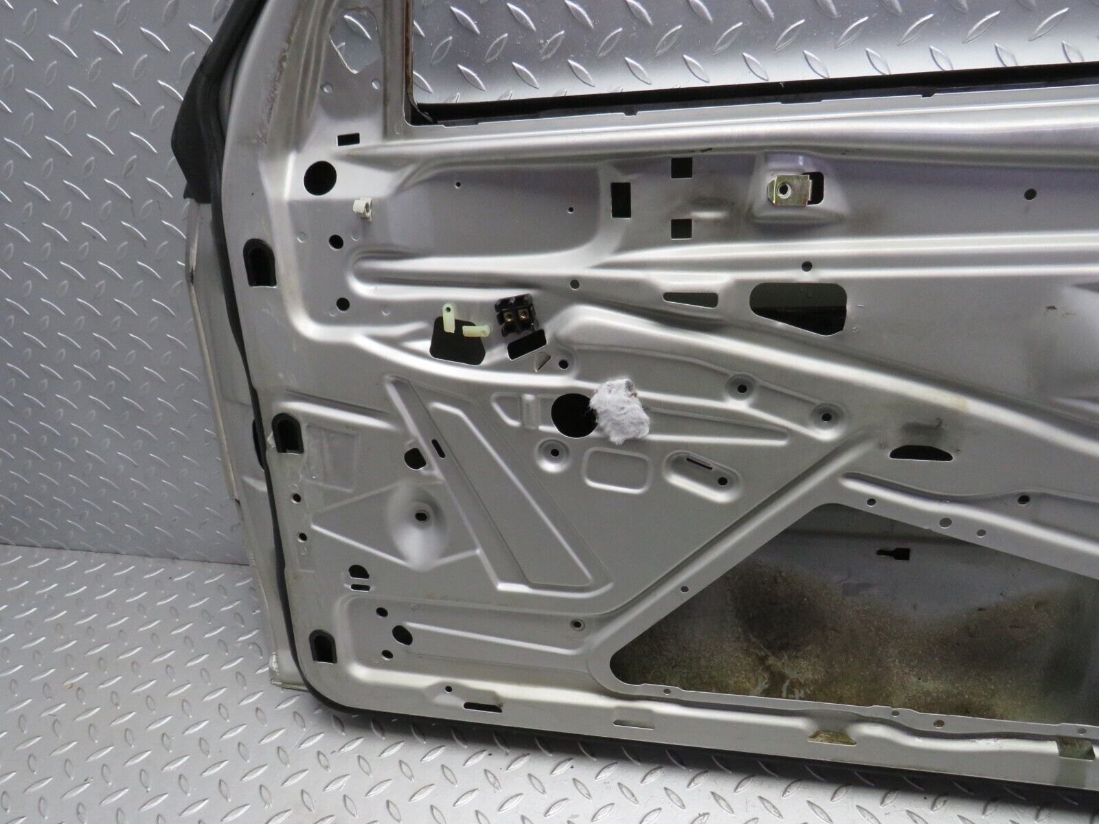 31824 Mercedes-Benz W201 190LE 1.8L Front Right Door