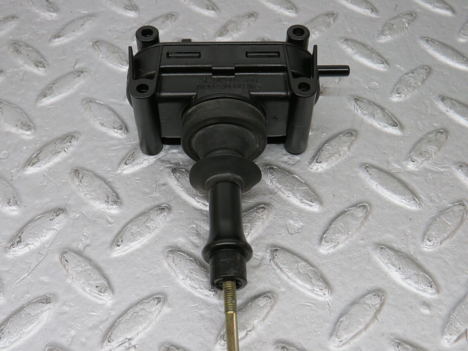 36203 Mercedes-Benz W126 420SE Rear Left Door Lock Vacuum Actuator 0008007975