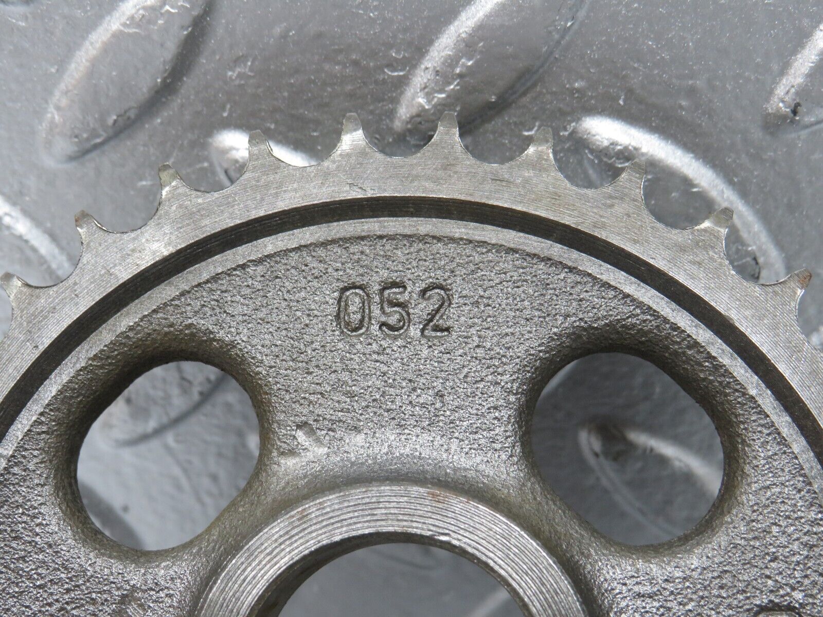 0019 Mercedes-Benz W116 350SE Camshaft Timing Gear 1160520601