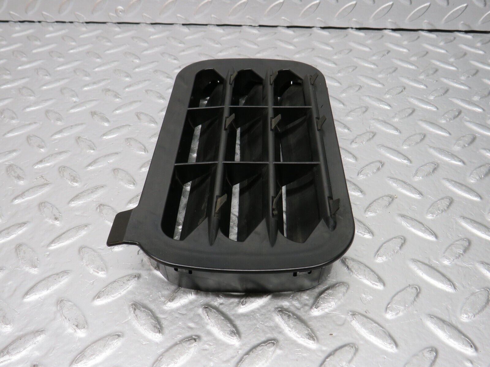 31389 Mercedes-Benz S124 220TE Wagon Air Intake Vent 1248370230 1248370242