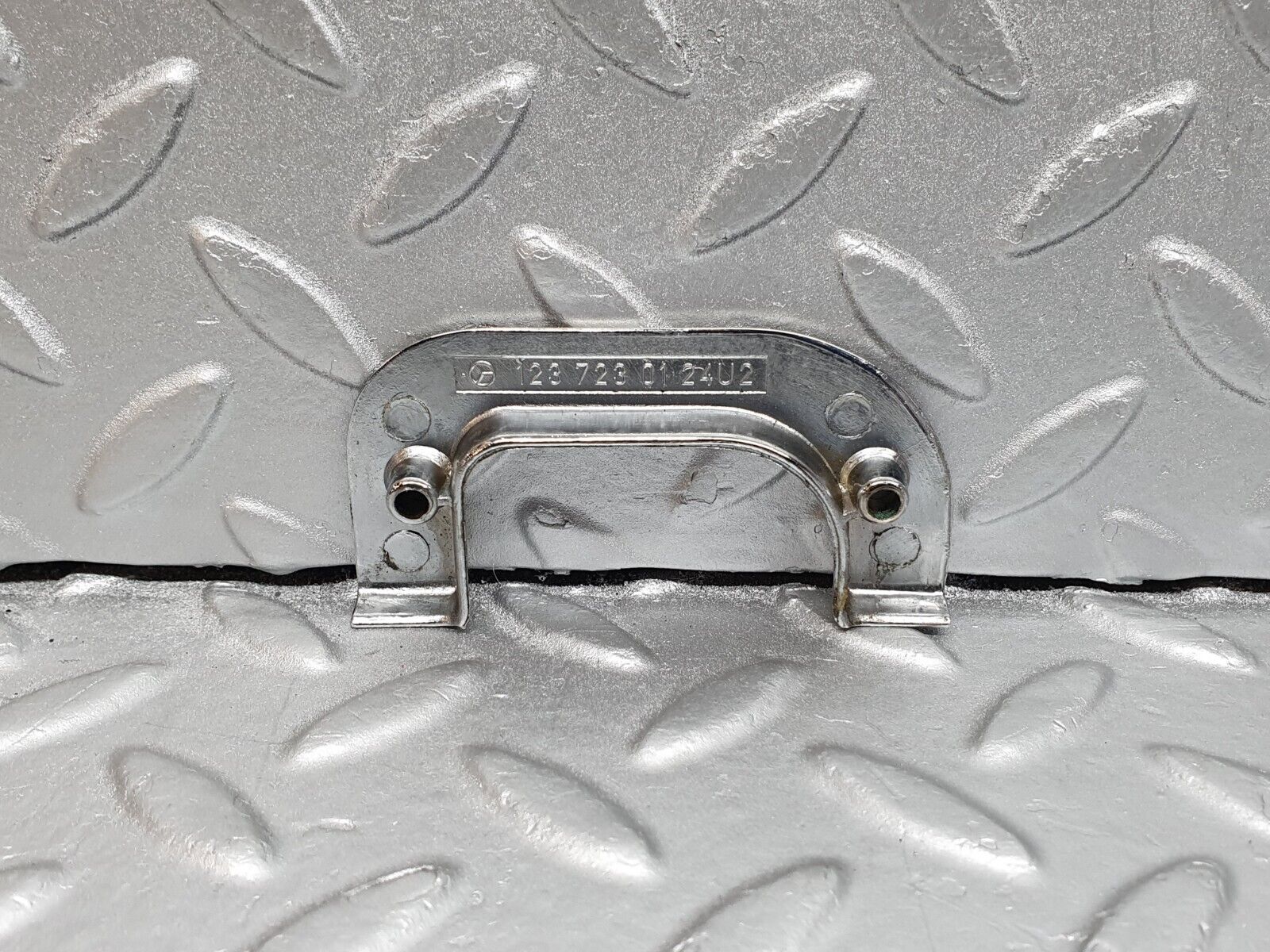 40898 Mercedes-Benz W126 300SE Interior Chrome Door Latch Trim Left 1237230124