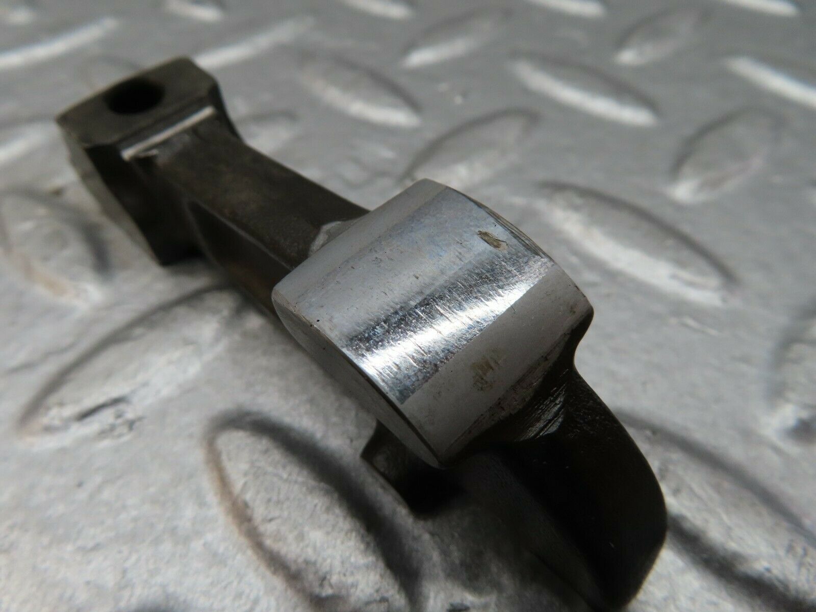 18067 Mercedes-Benz W123 200 Valve Rocker Arm With Retaining Spring