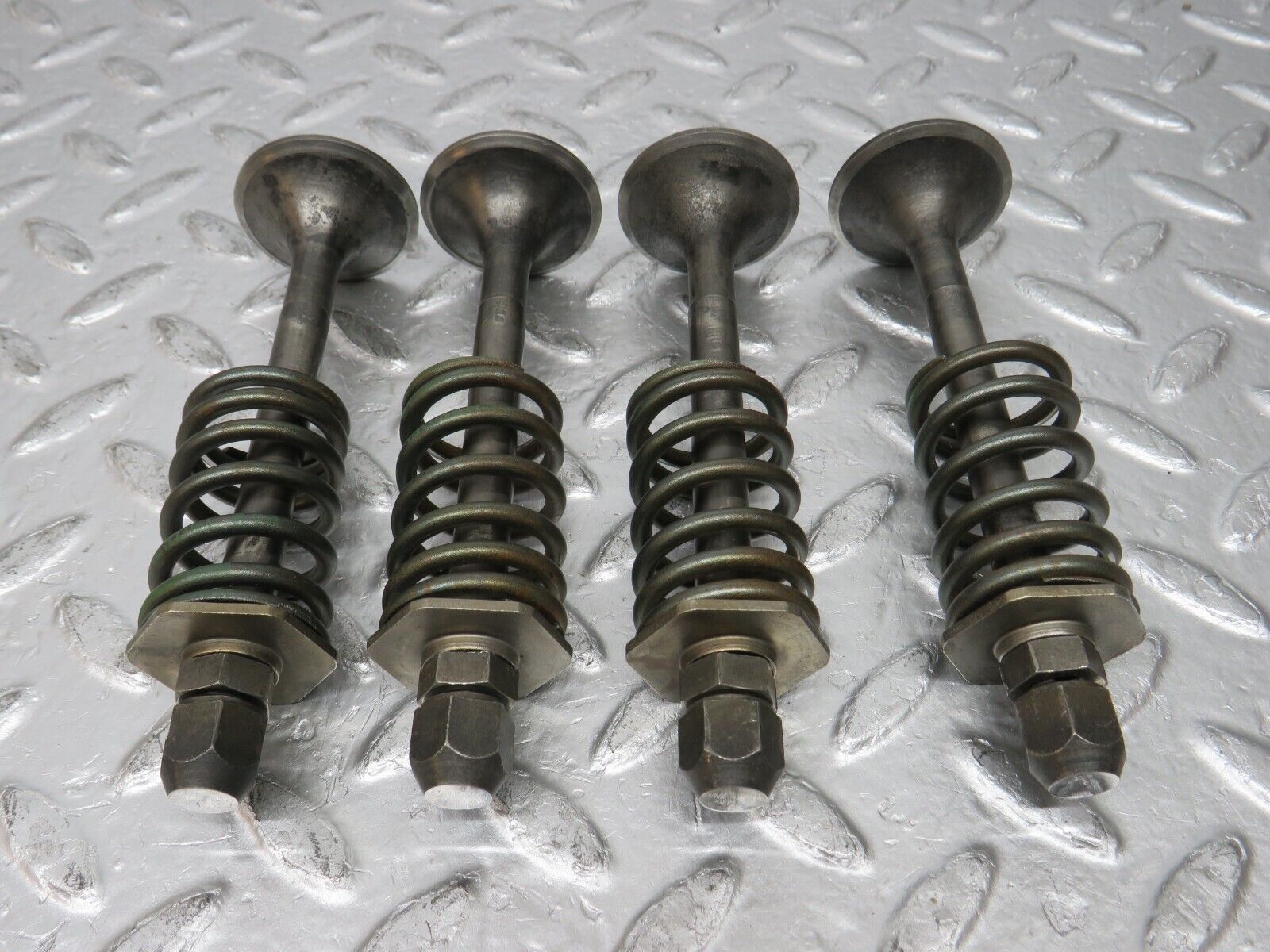 0886 Mercedes-Benz W123 240D Engine Exhaust Valve with Spring