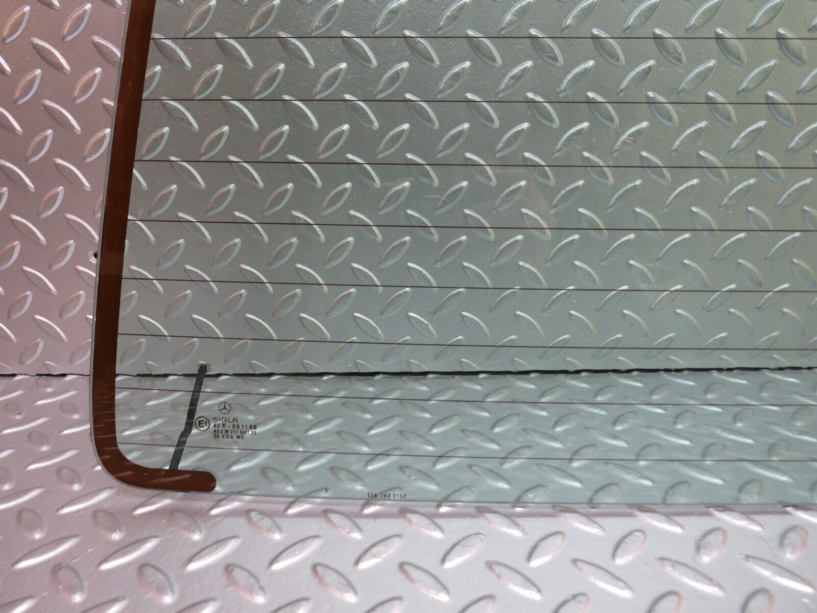 31424 Mercedes-Benz S124 220TE Wagon Tailgate Heated Windscreen