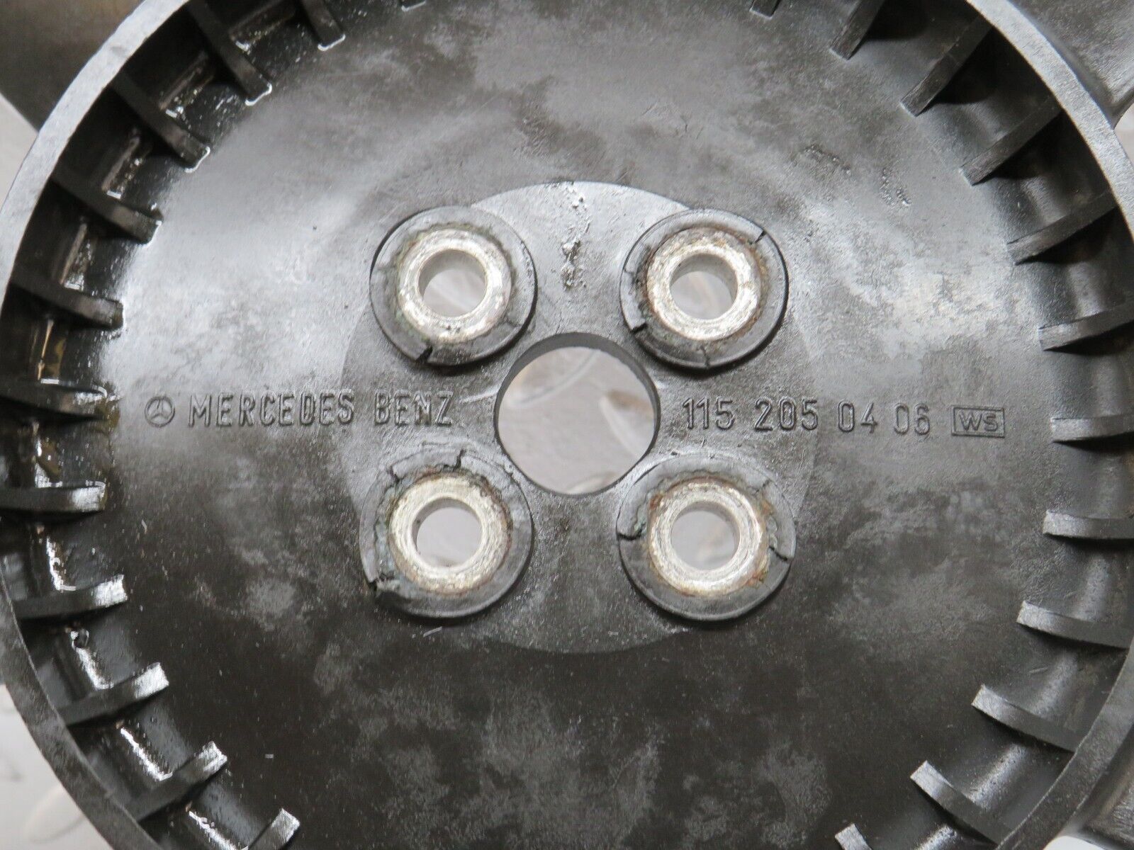 31047 Mercedes-Benz W123 200D Engine Cooling Fan 1152050406