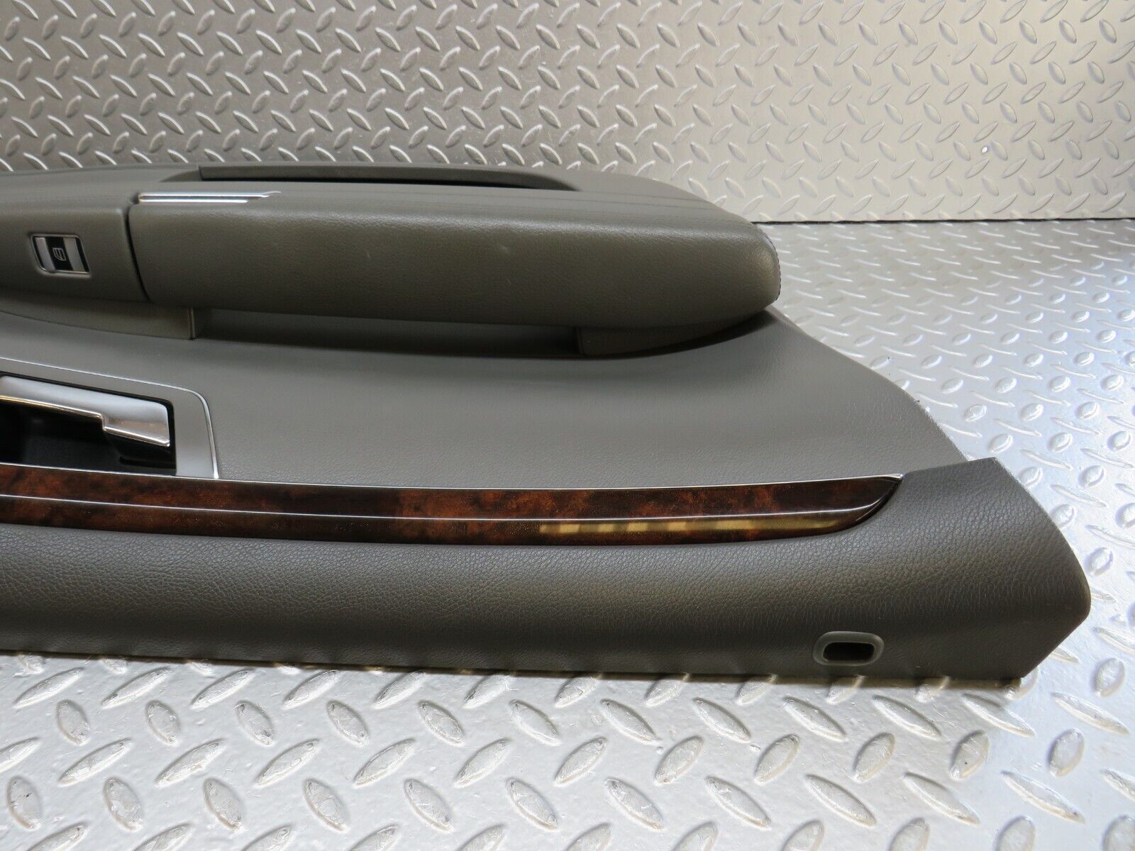 35100 Mercedes-Benz W221 Front Left Door Card