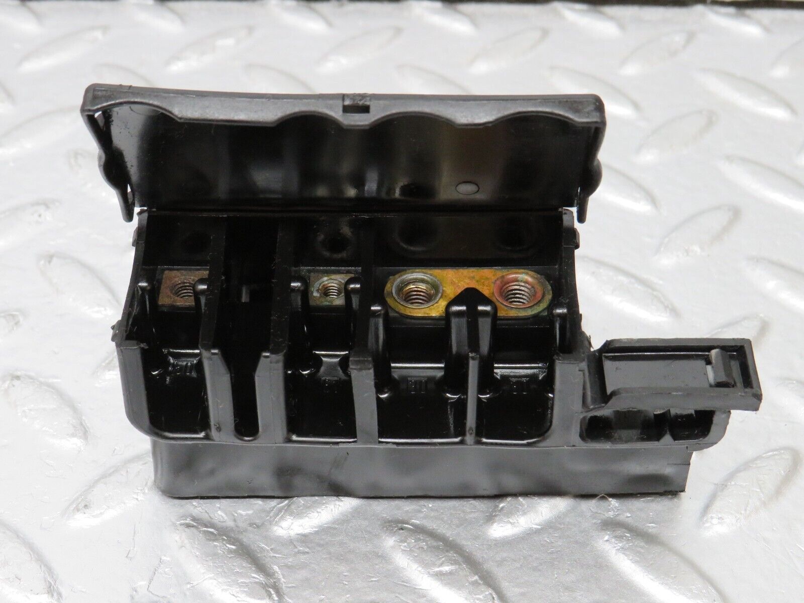 34423 Mercedes-Benz C126 380SEC Cable Wire Distributor Connector 1040030407