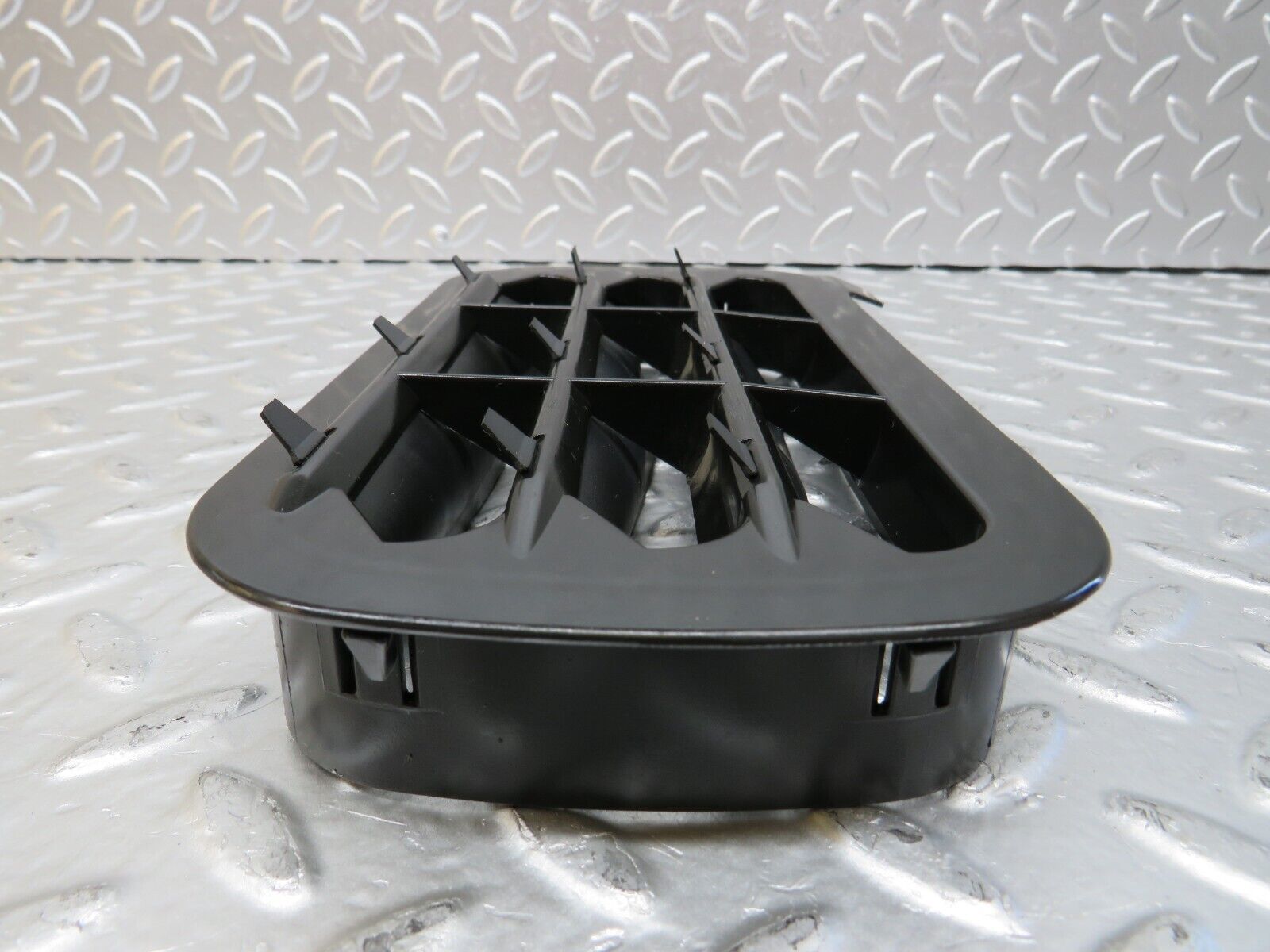 25727 Mercedes-Benz W124 280E Rear Air Intake Vent Right 1248370230