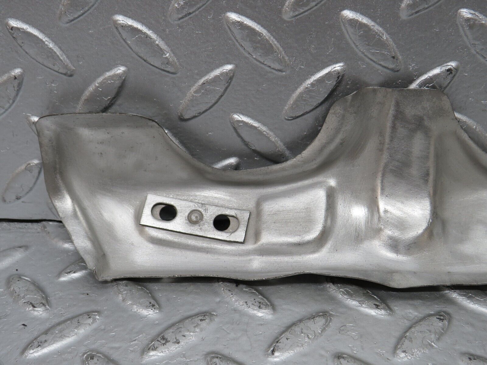 33120 Mercedes-Benz W126 380 V8 M116 Exhaust Manifold Heat Shield