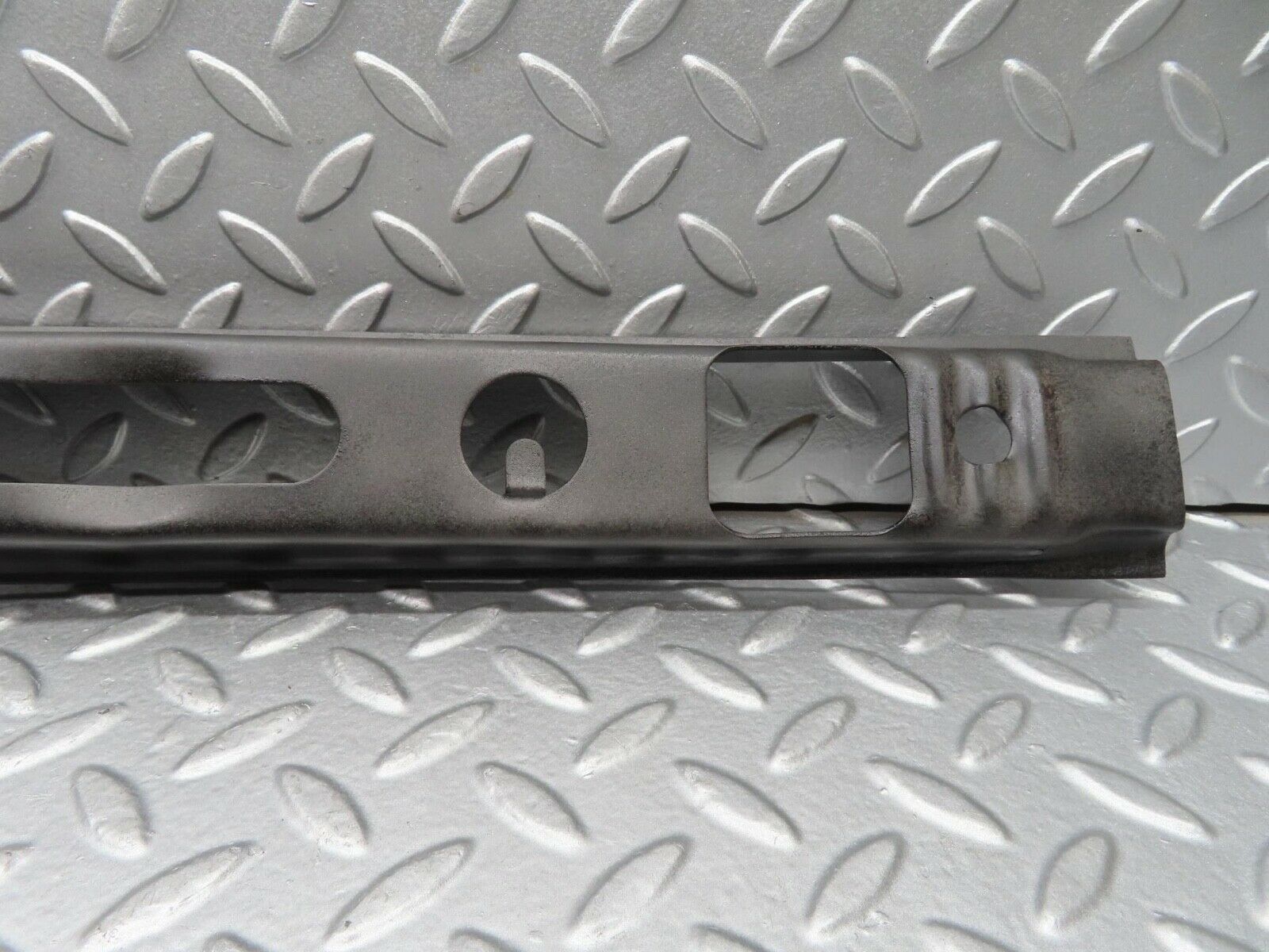 15351 Mercedes-Benz W123 230E Front Bumper Centre Bracket