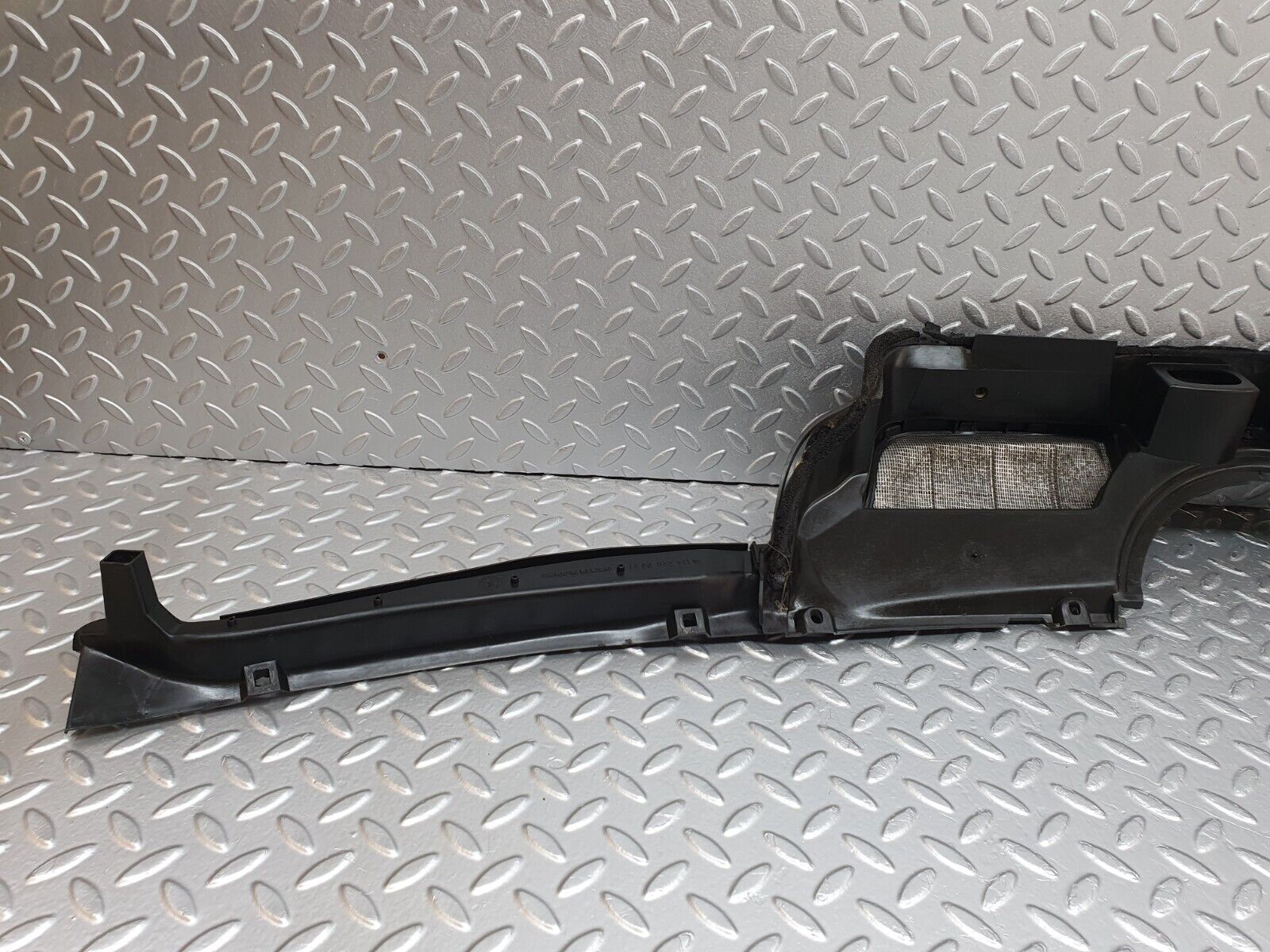 41454 Mercedes-Benz W124 200E Wiper Mechanism Cover Panel 1246280067 1246283707 1246202667 1246200978