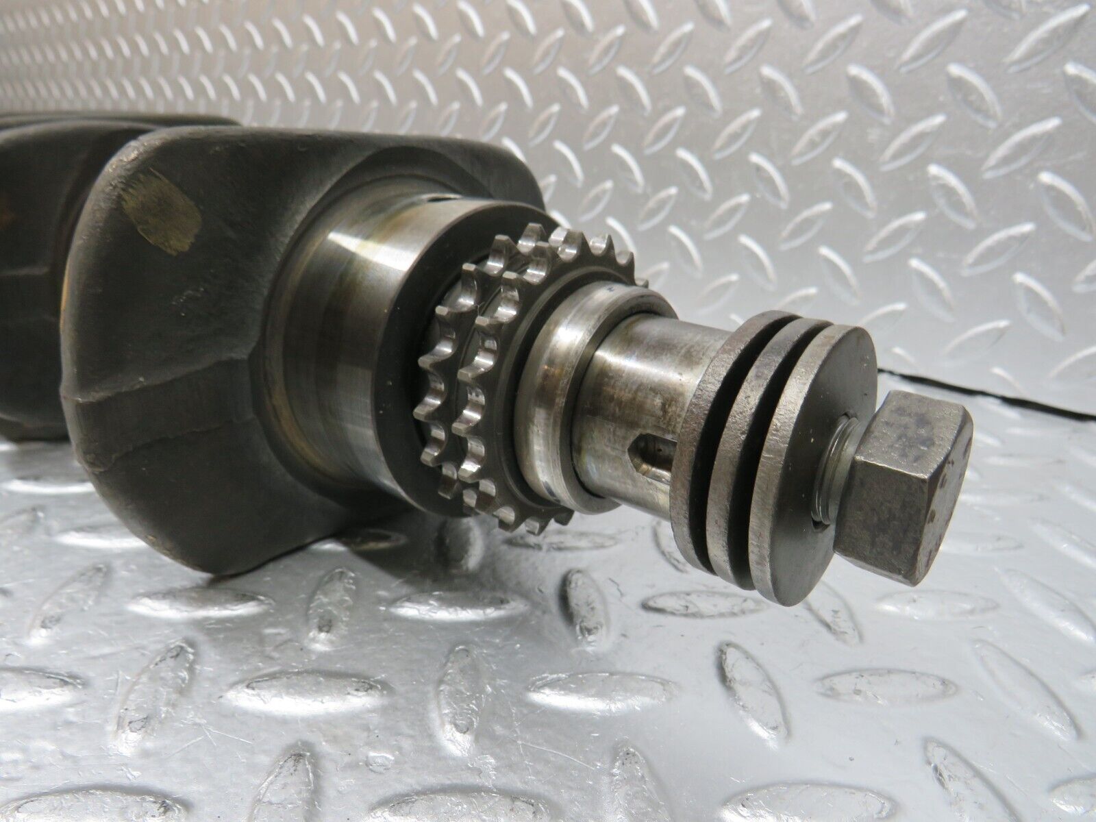 31137 Mercedes-Benz W123 200D Crankshaft 61516