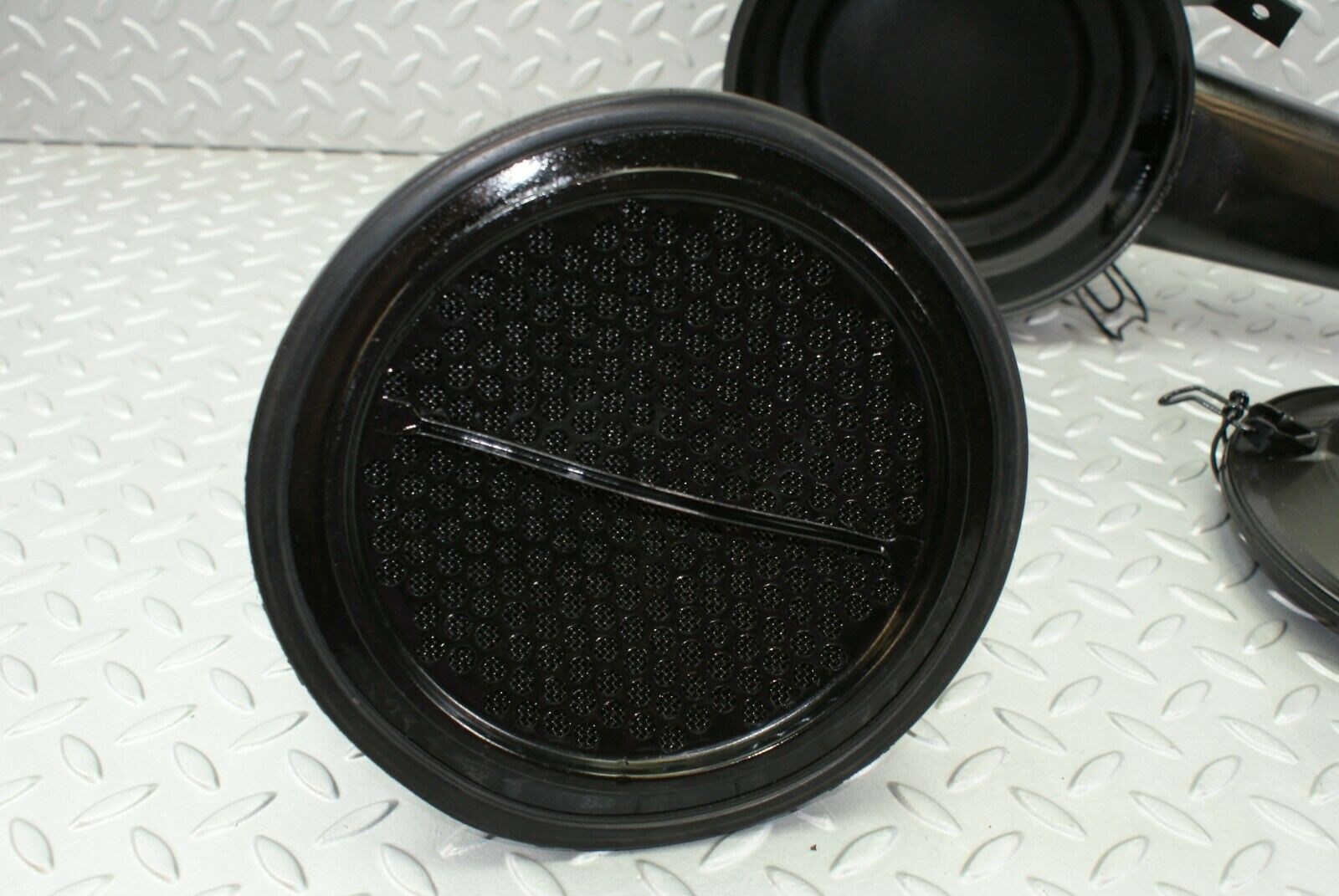 3081 Mercedes-Benz W115 220D Air Filter Box 3705585333