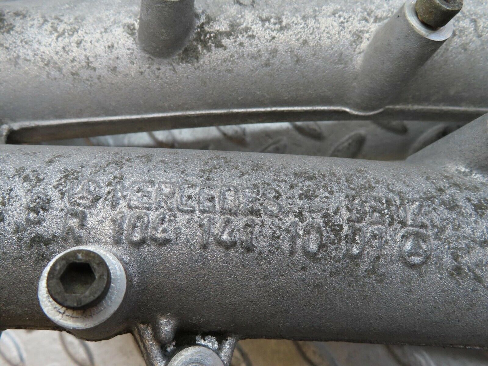 12672 Mercedes-Benz R129 300SL Coupe Intake Manifold 1041411001