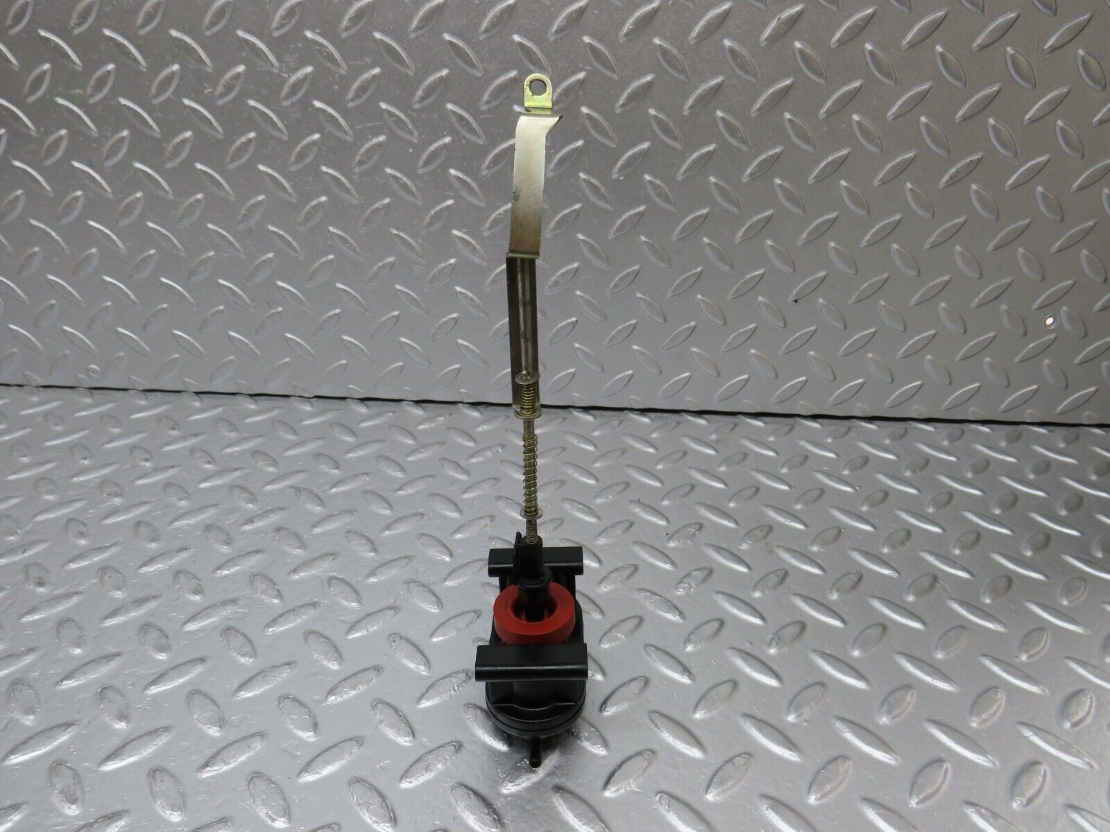 34333 Mercedes-Benz C126 380SEC Coupe Trunk Lock Vacuum Actuator