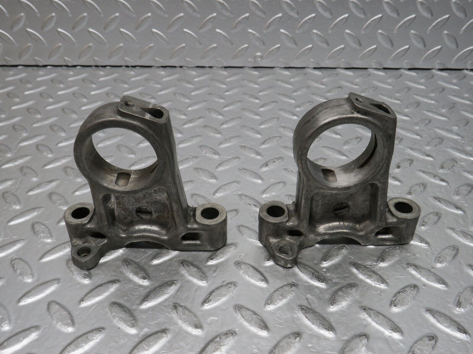 31064 Mercedes-Benz W123 200D Camshaft Tower Bearing Set 6160510612 6160510710