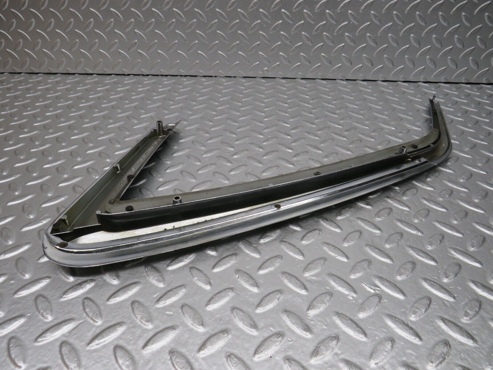 0695 Mercedes-Benz C107 350SLC Coupe Window Trim Chrome Right Side 1076980289