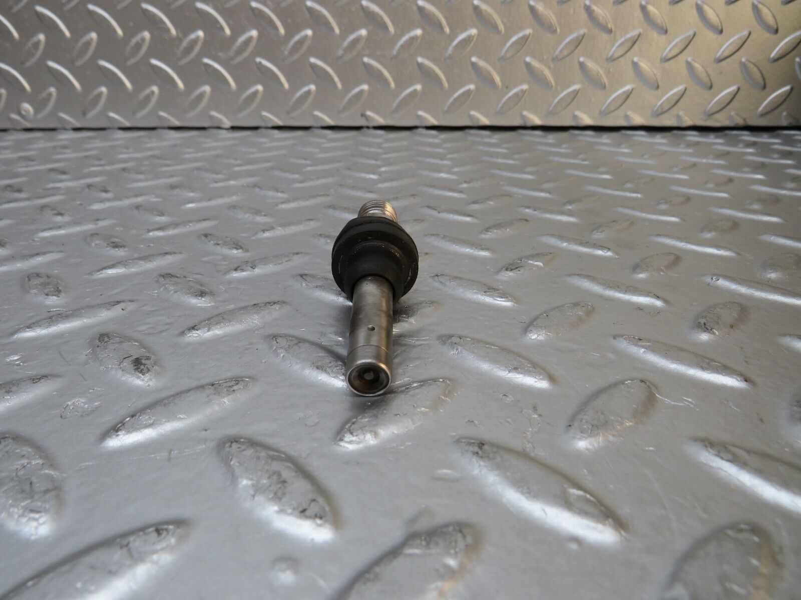 29928 Mercedes-Benz W123 230E Fuel Injector Bosch 0437502010