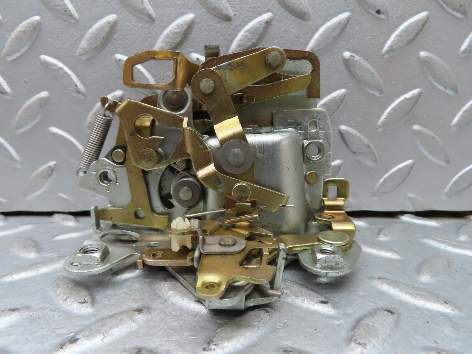 19153 Mercedes-Benz W123 300D Rear Right Door Lock Mechanism 1237330208