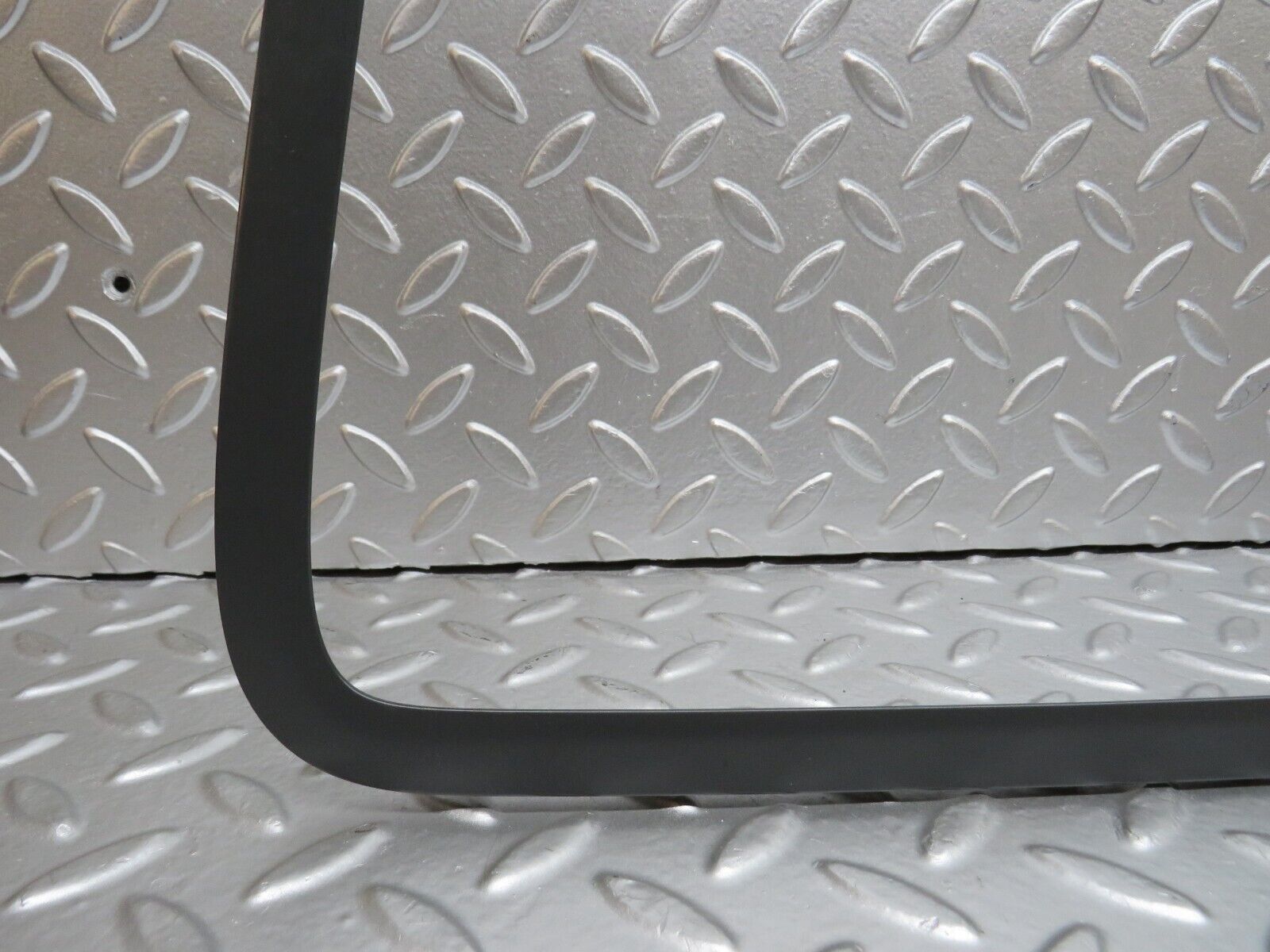 32313 Mercedes-Benz S124 300TE Wagon Tailgate Windscreen Frame