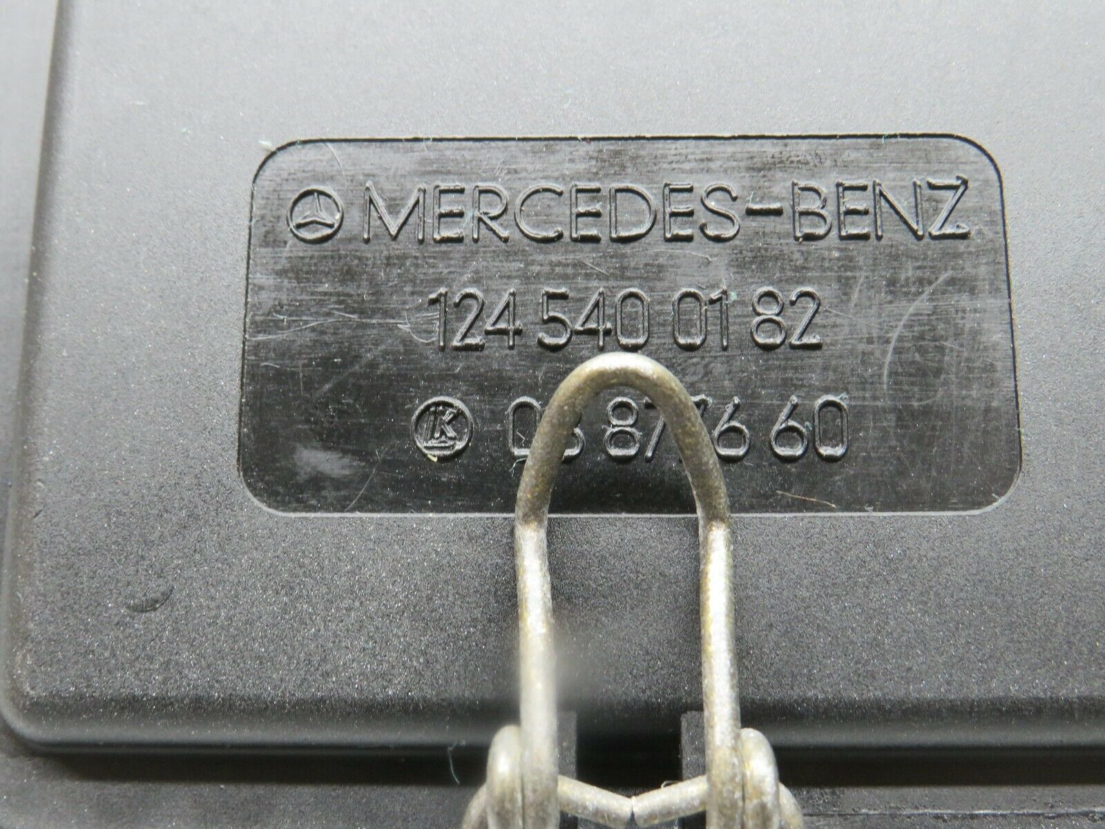 22330 Mercedes-Benz C124 E220 Coupe Fuse Box Lid Cover Panel 1245400282