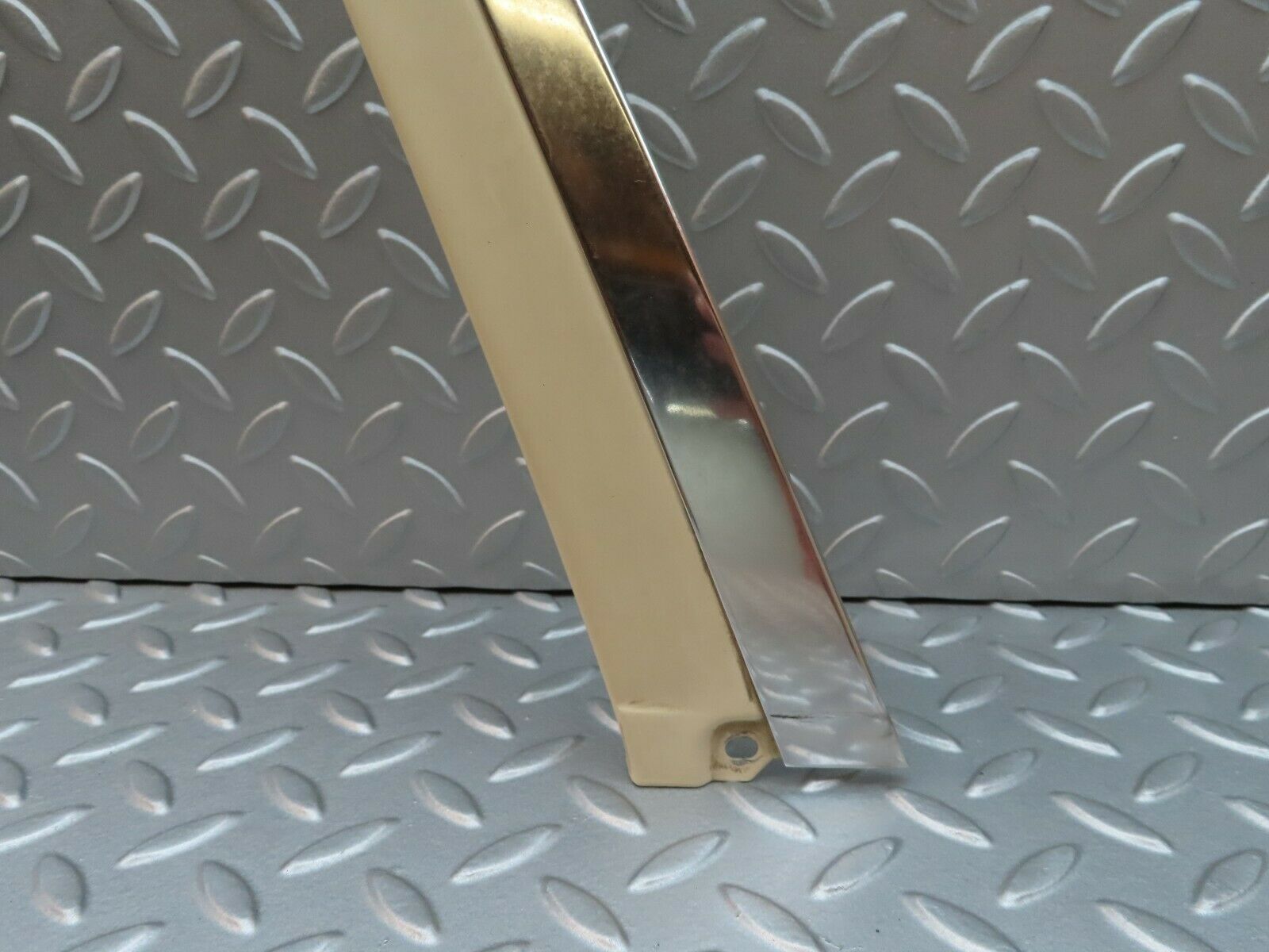 4025 Mercedes-Benz S123 200T Wagon Window Frame Rear Left