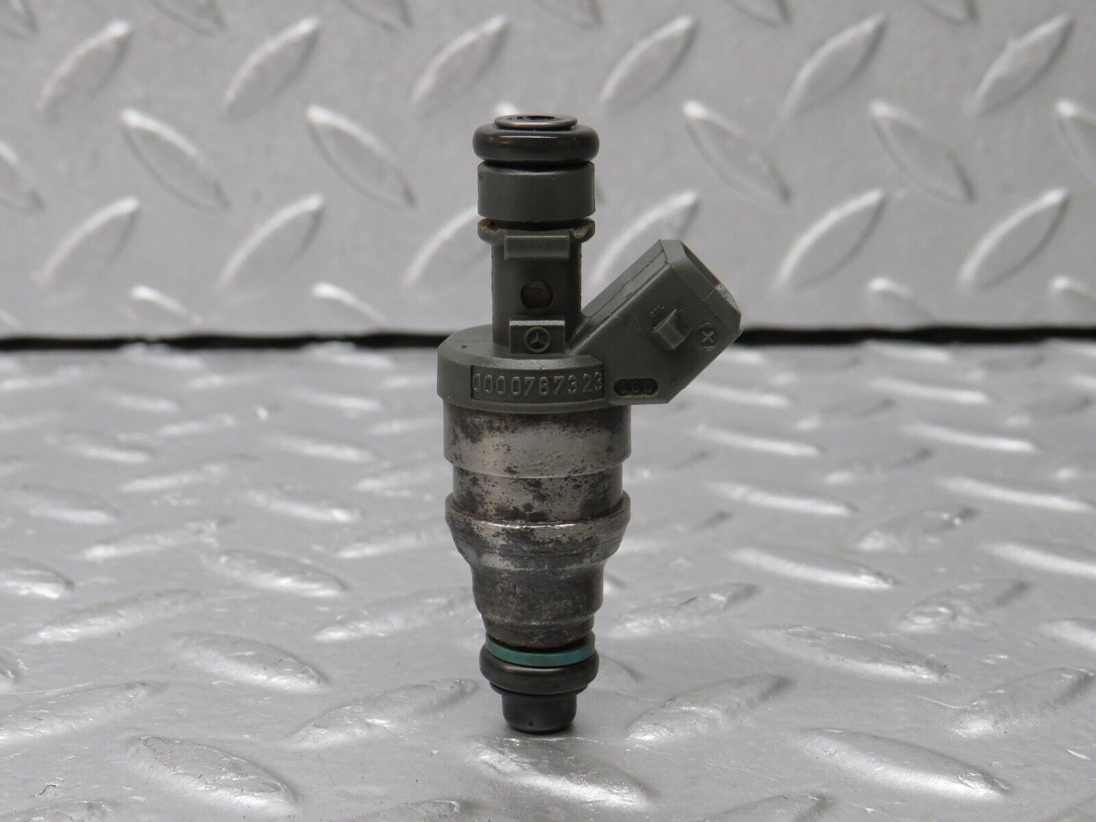 38141 Mercedes-Benz A124 320E Cabriolet Fuel Injector Bosch 0280155209 0000787323