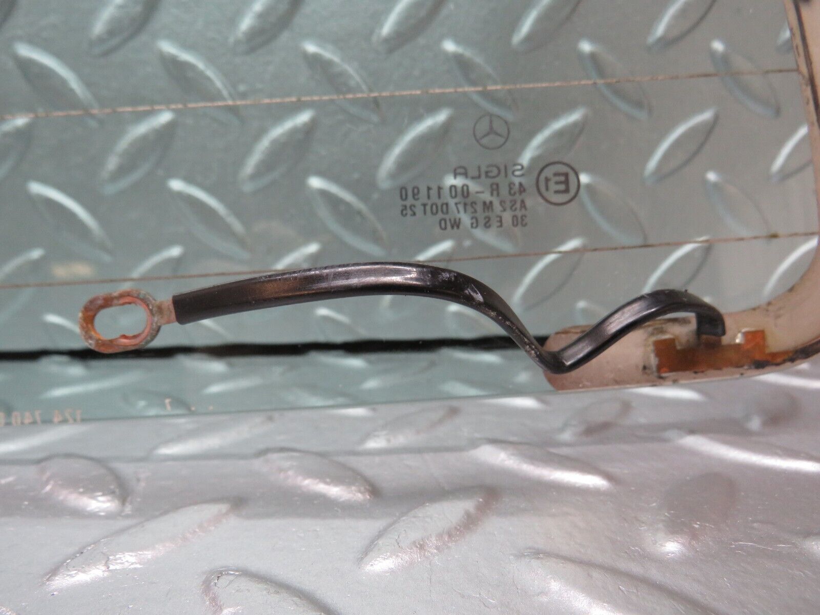 32491 Mercedes-Benz S124 300TE Wagon Tailgate Rear Windscreen Glass