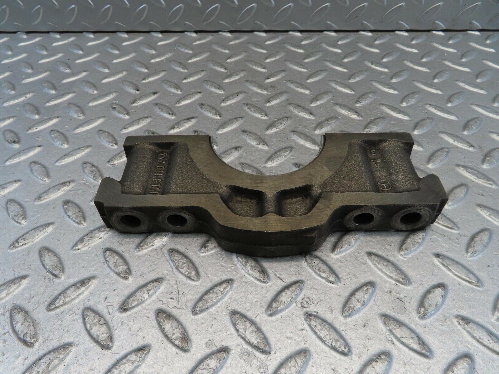 11287 Mercedes-Benz W221 S320 Crankshaft Bearing Holder Block 6420110311