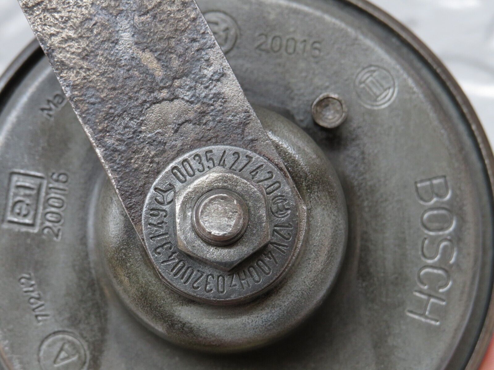 33656 Mercedes-Benz W201 190E 2.0L Horn Bosch 20016 0035427420