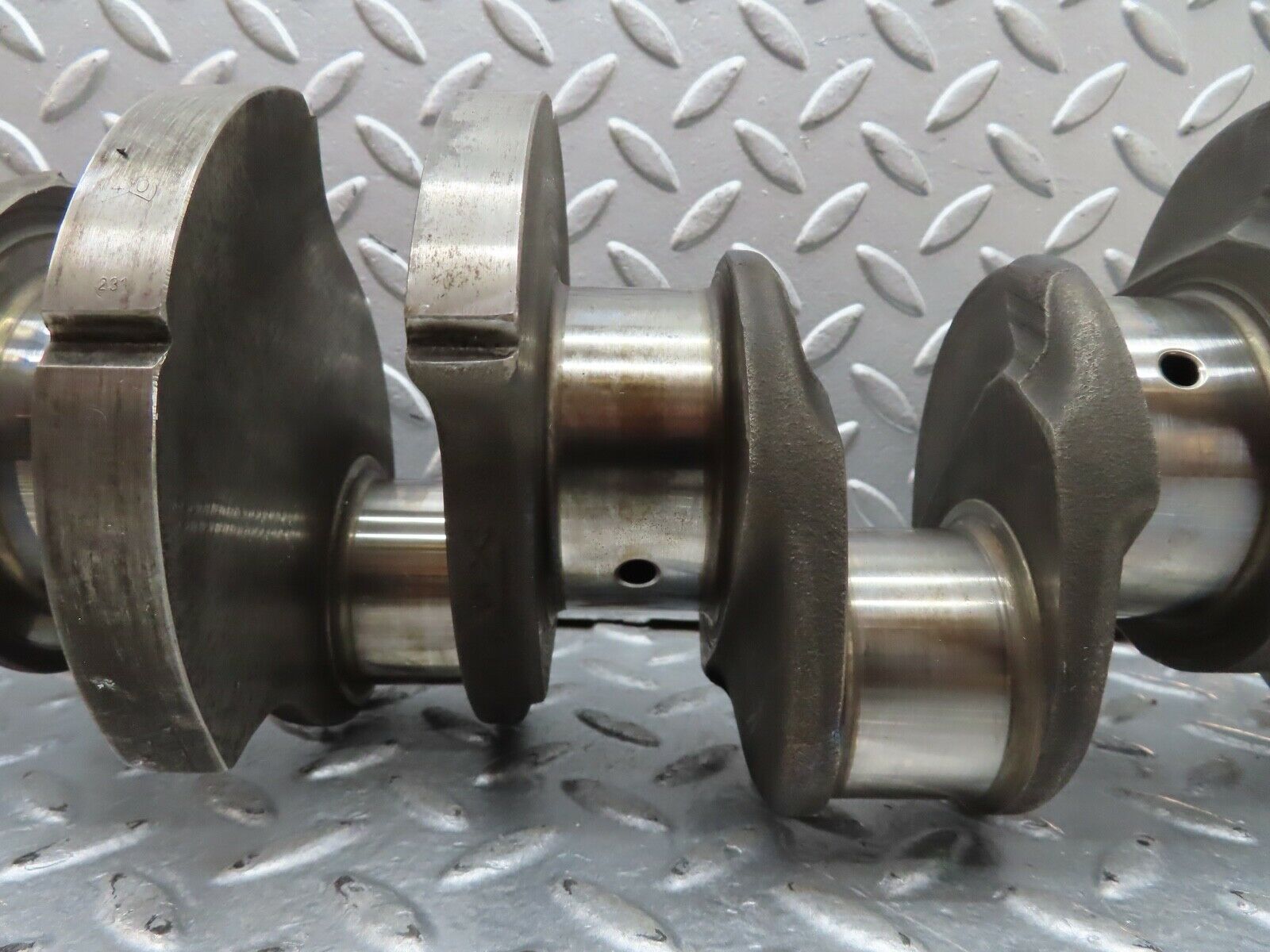 19200 Mercedes-Benz W123 300D Crankshaft OM617