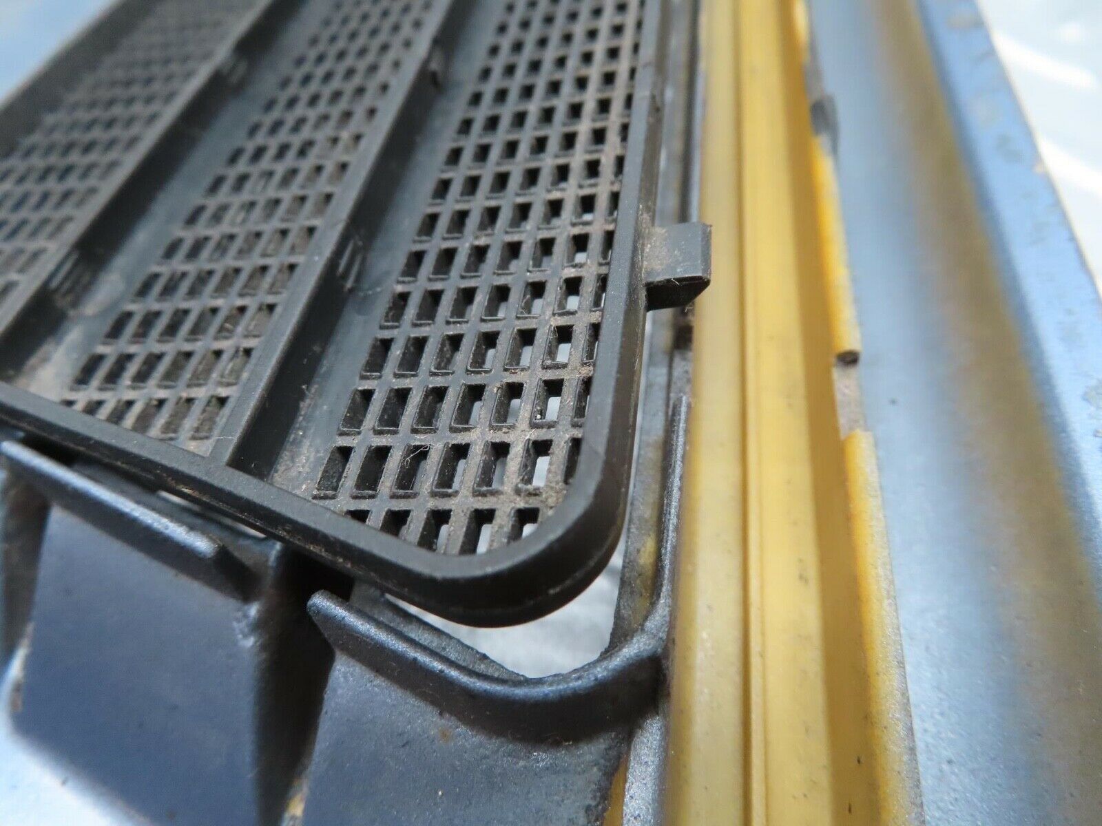 11884 Mercedes-Benz R129 300SL Coupe Front Left Fender Wing Panel 1296900140