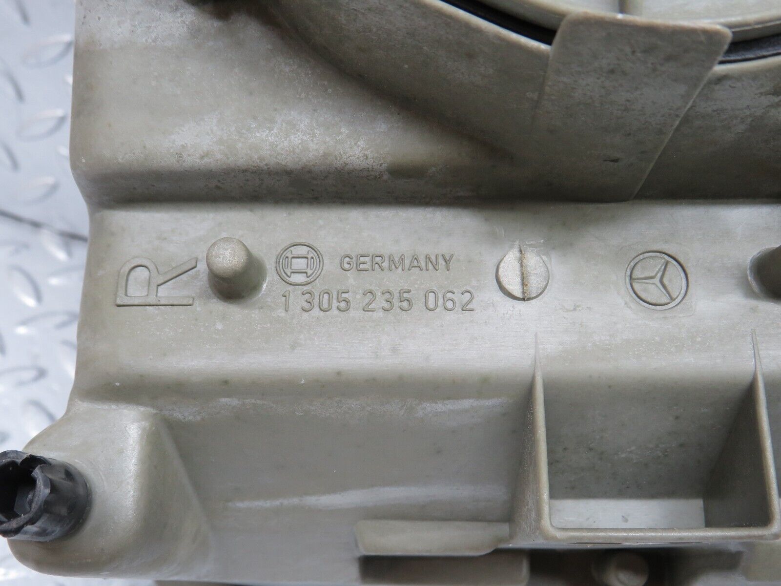 34288 Mercedes-Benz C126 380SEC Headlight Bosch Right 0301065722 1305235062